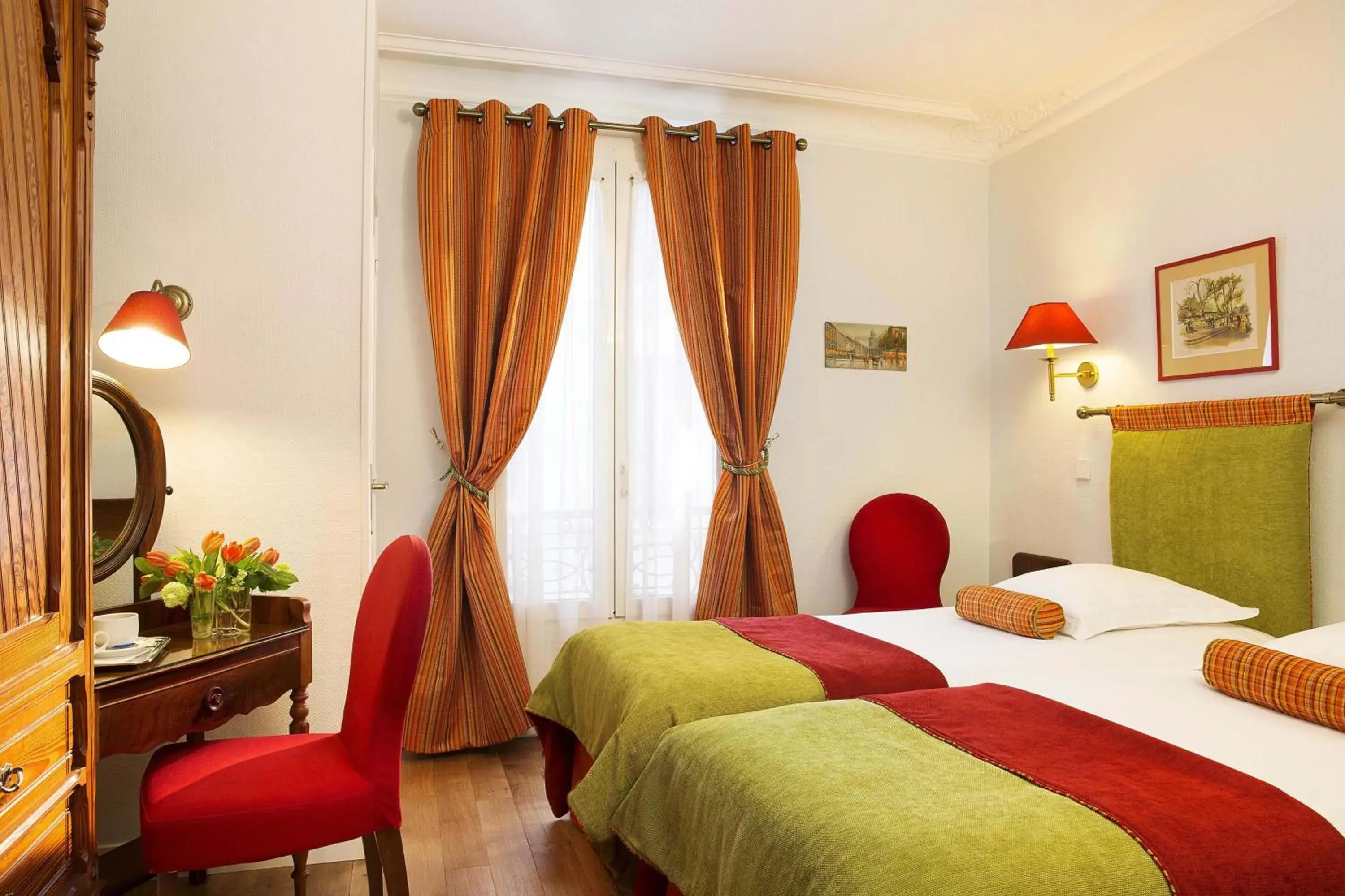 Comfort Twin Room in New Orient Hotel Comfort Twin Room in New Orient Hotel