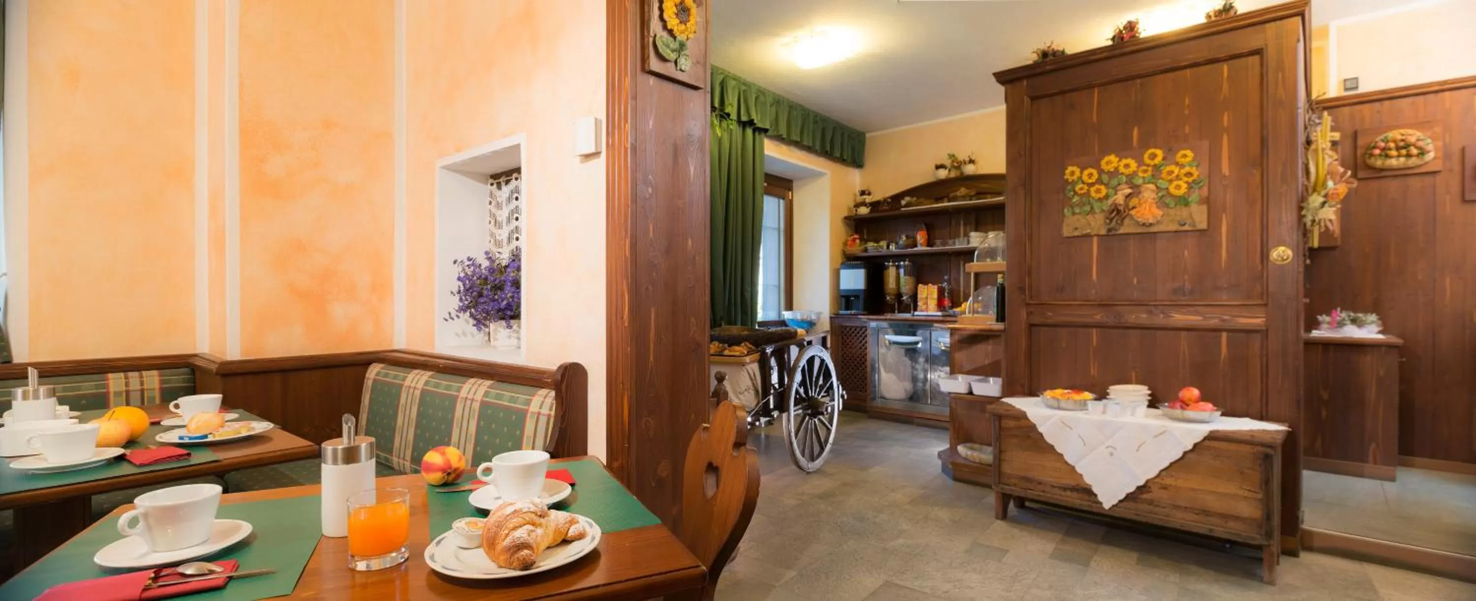 Buffet breakfast in Hotel Residence Chateau