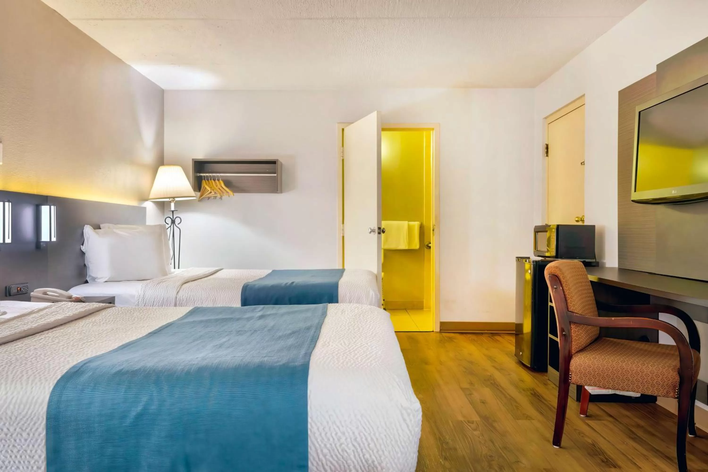 Bedroom, Bed in Motel 6 Morgantown