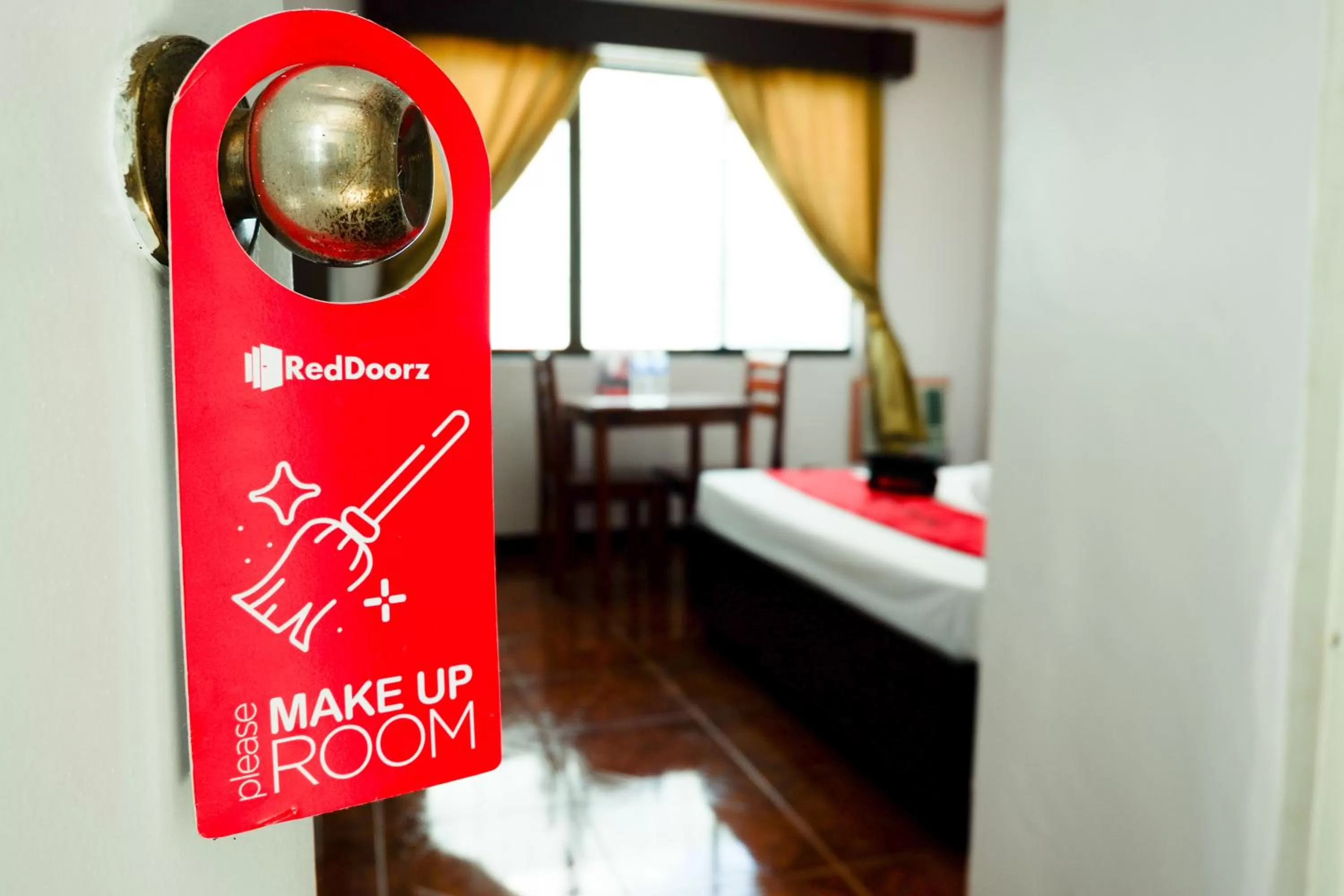 Photo of the whole room, Bed in RedDoorz near Maribago Barangay Hall