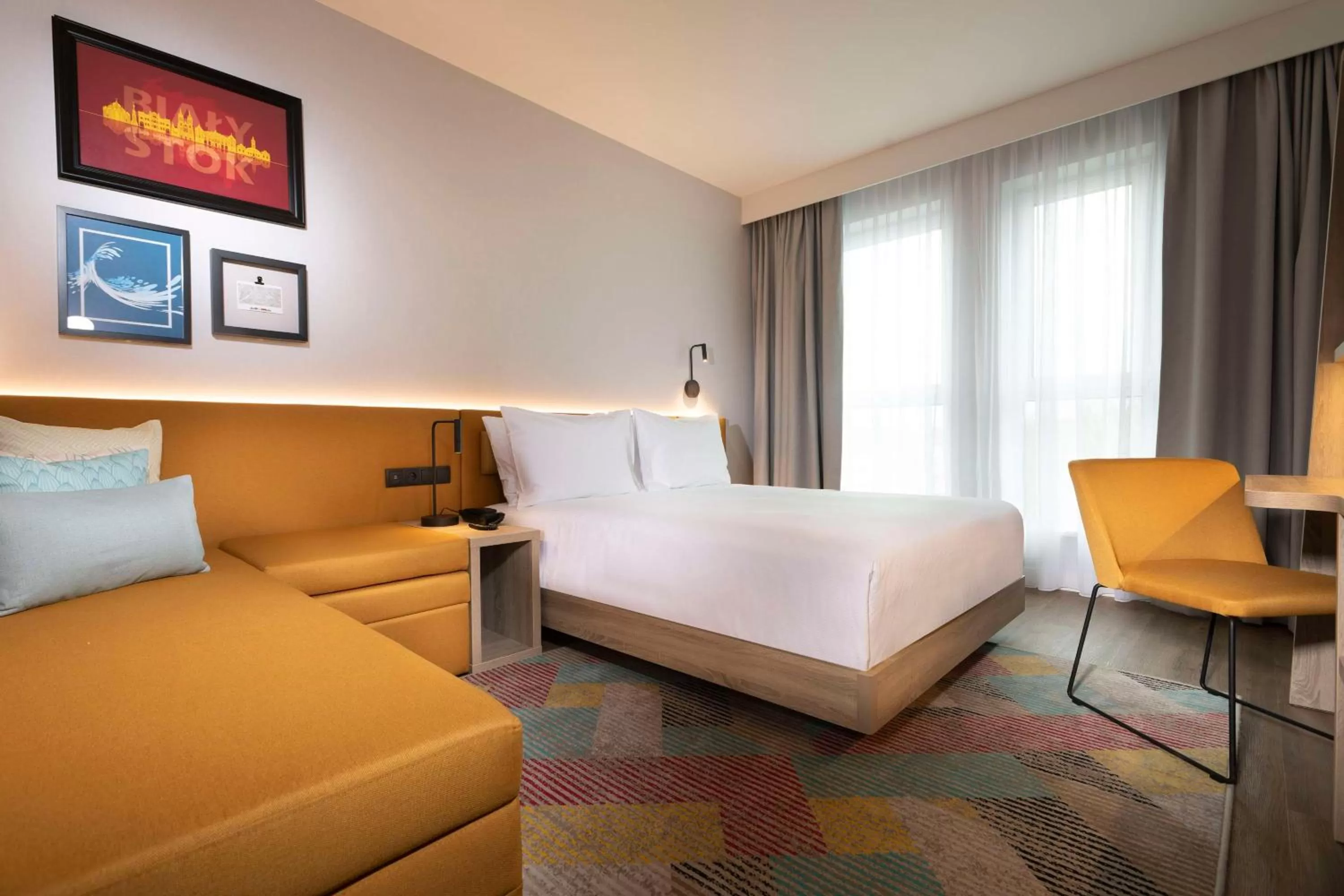 Queen Room in Hampton By Hilton Bialystok