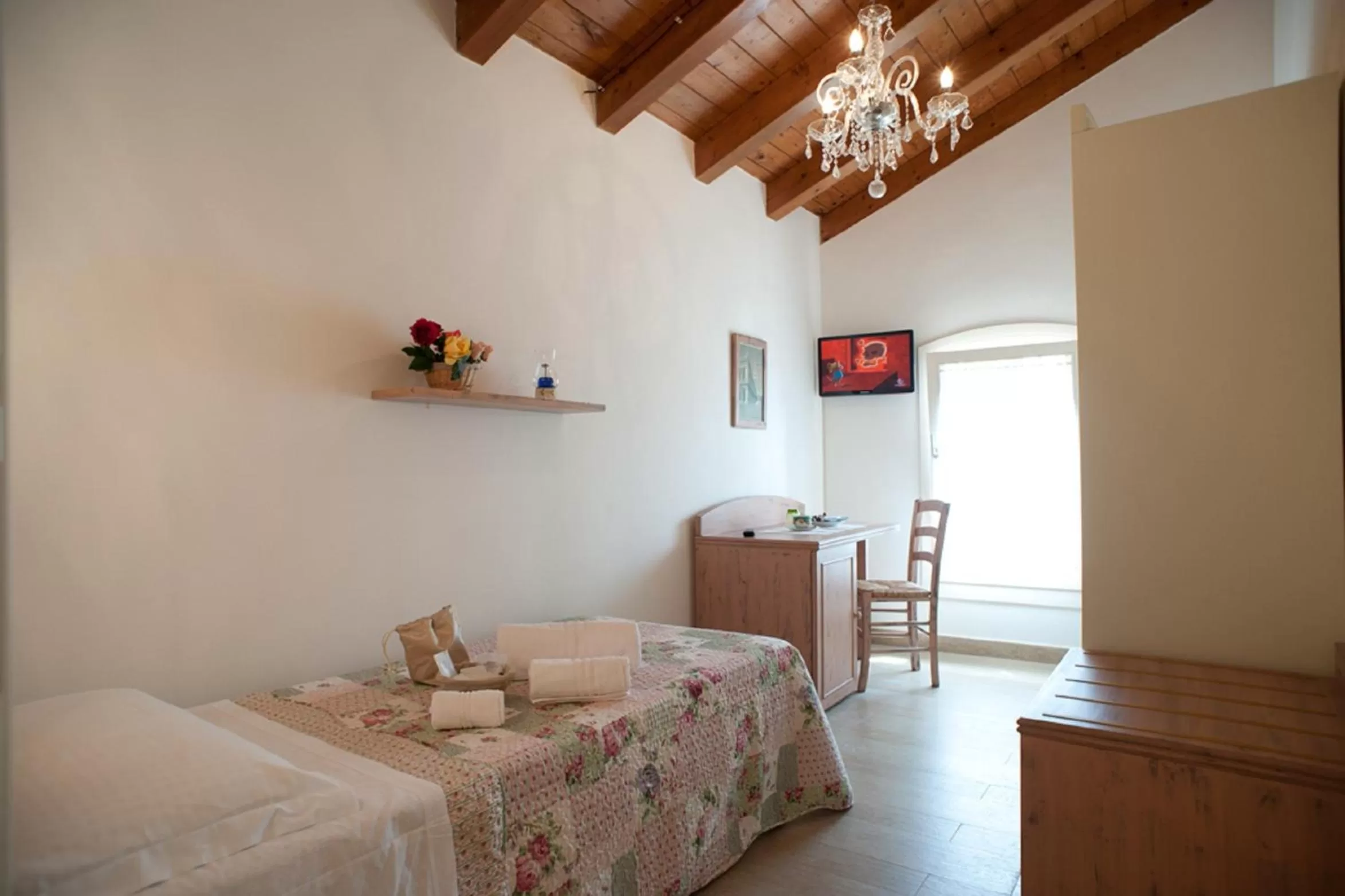 Photo of the whole room, Bed in Villa Myosotis