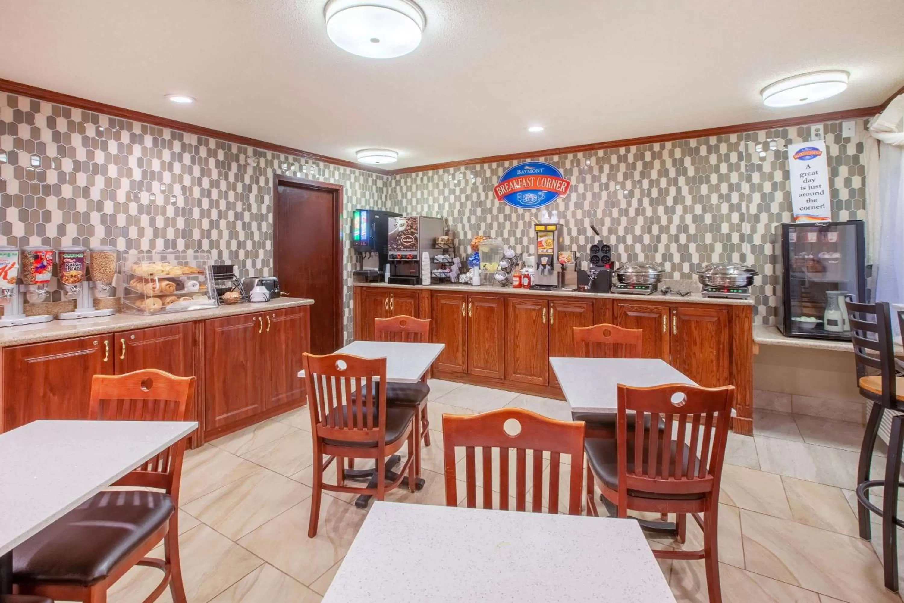 Restaurant/places to eat in Baymont by Wyndham Grand Rapids Airport