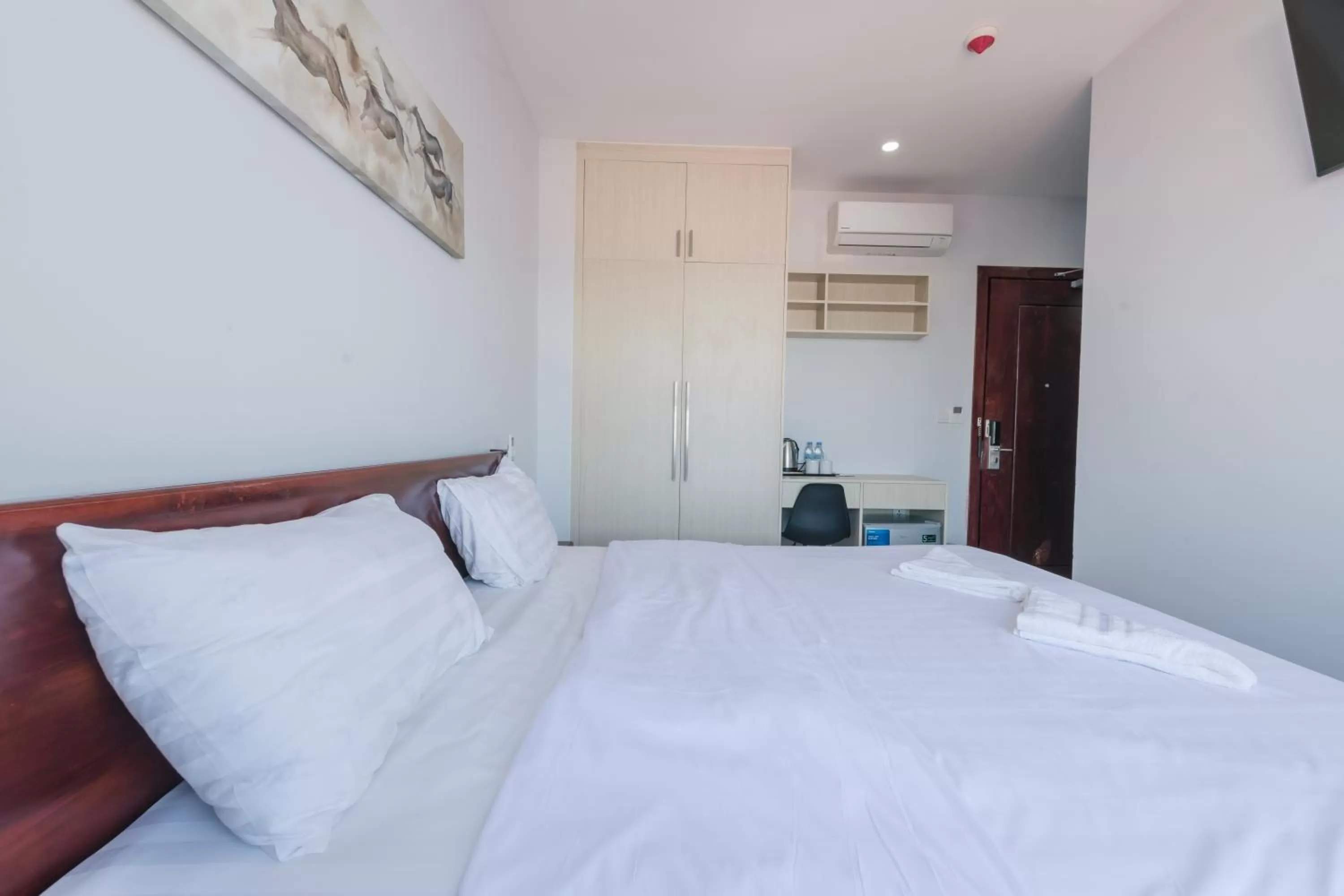 Bedroom, Bed in Residence 110 (Hotel and Apartments)