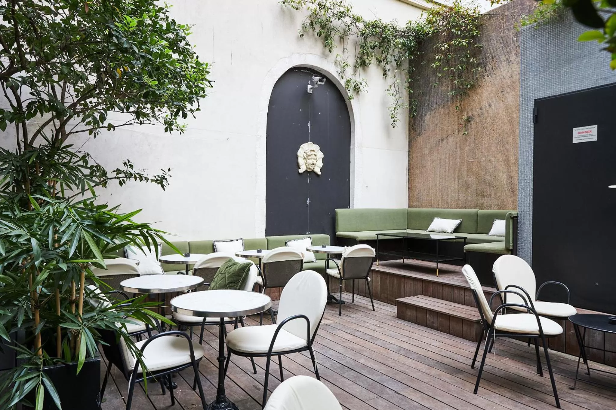 Patio in Le Rayz Vendome