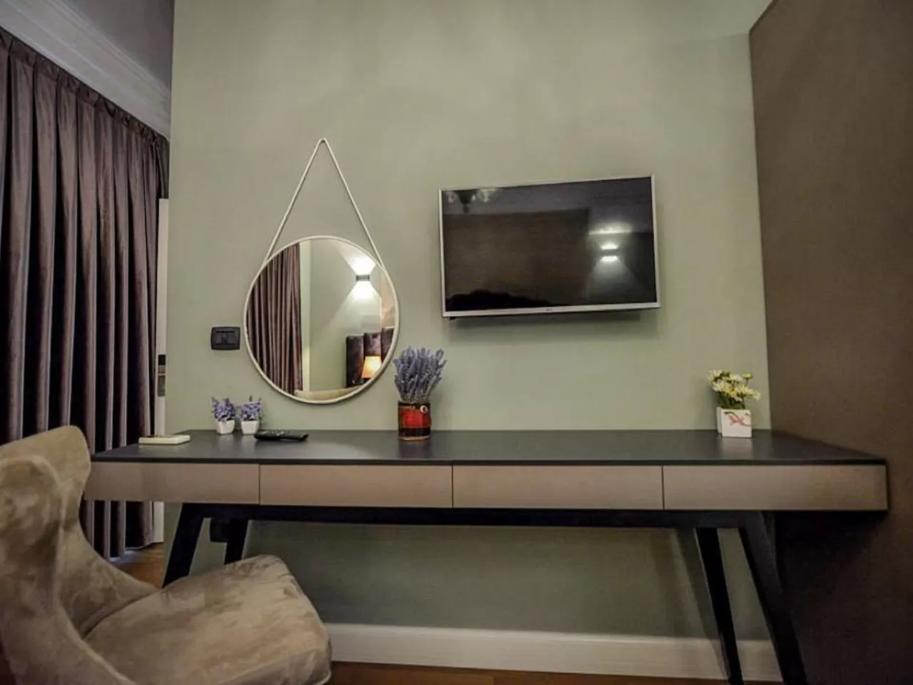 TV/Entertainment Center in Hotel Vila Tirana