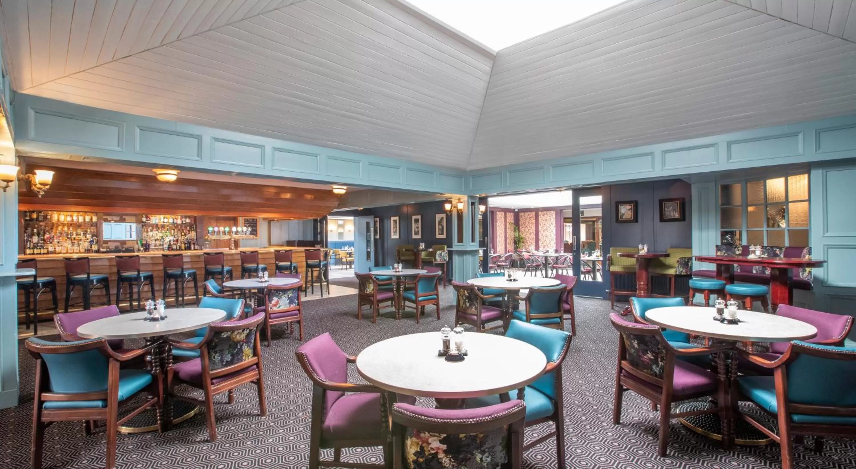 Lounge or bar in Dingle Skellig Hotel