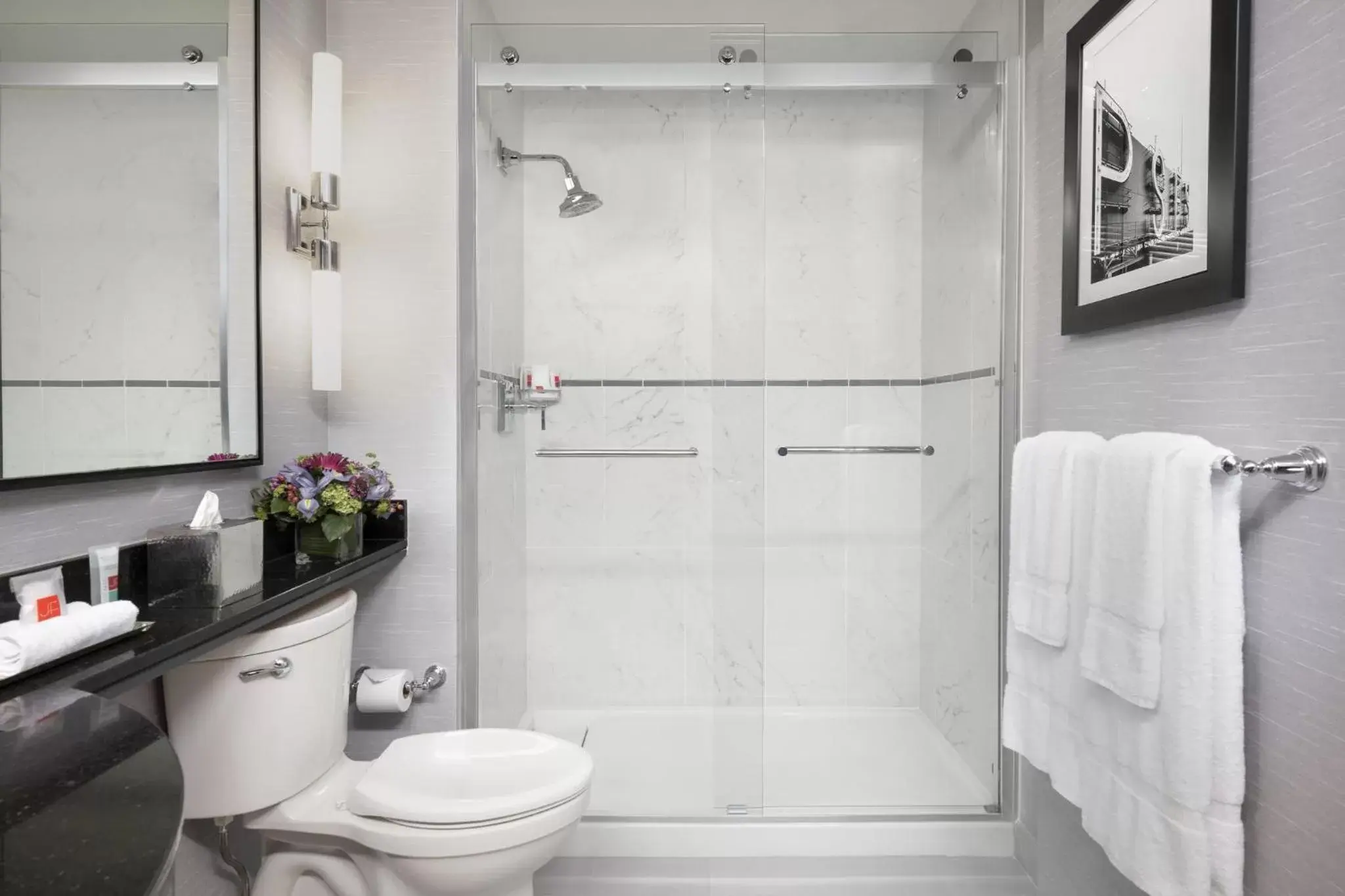 Deluxe Double Room - Disability Access in Loews Philadelphia Hotel Deluxe Double Room - Disability Access in Loews Philadelphia Hotel