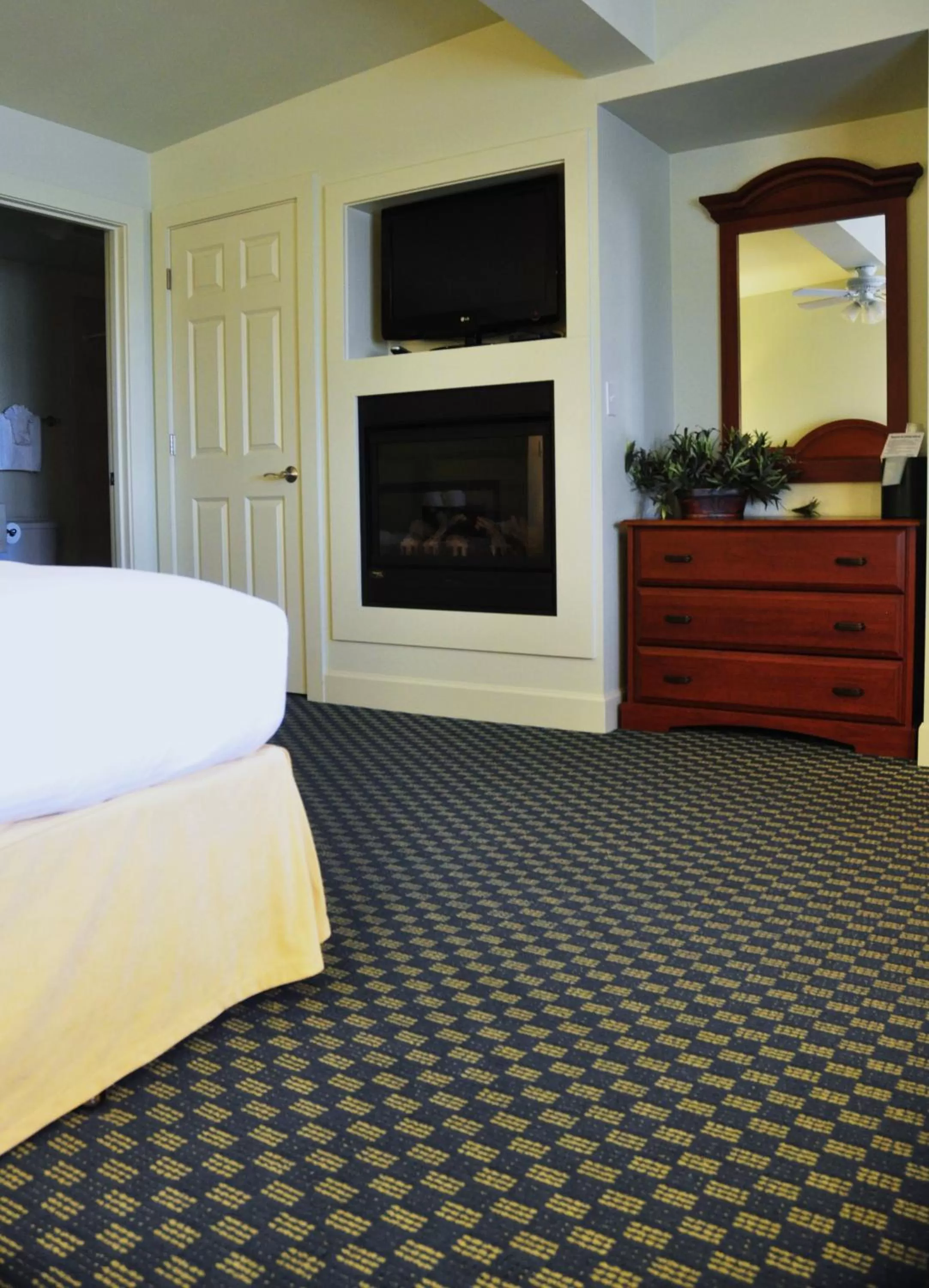 Decorative detail, Bed in Anacortes Ship Harbor Inn