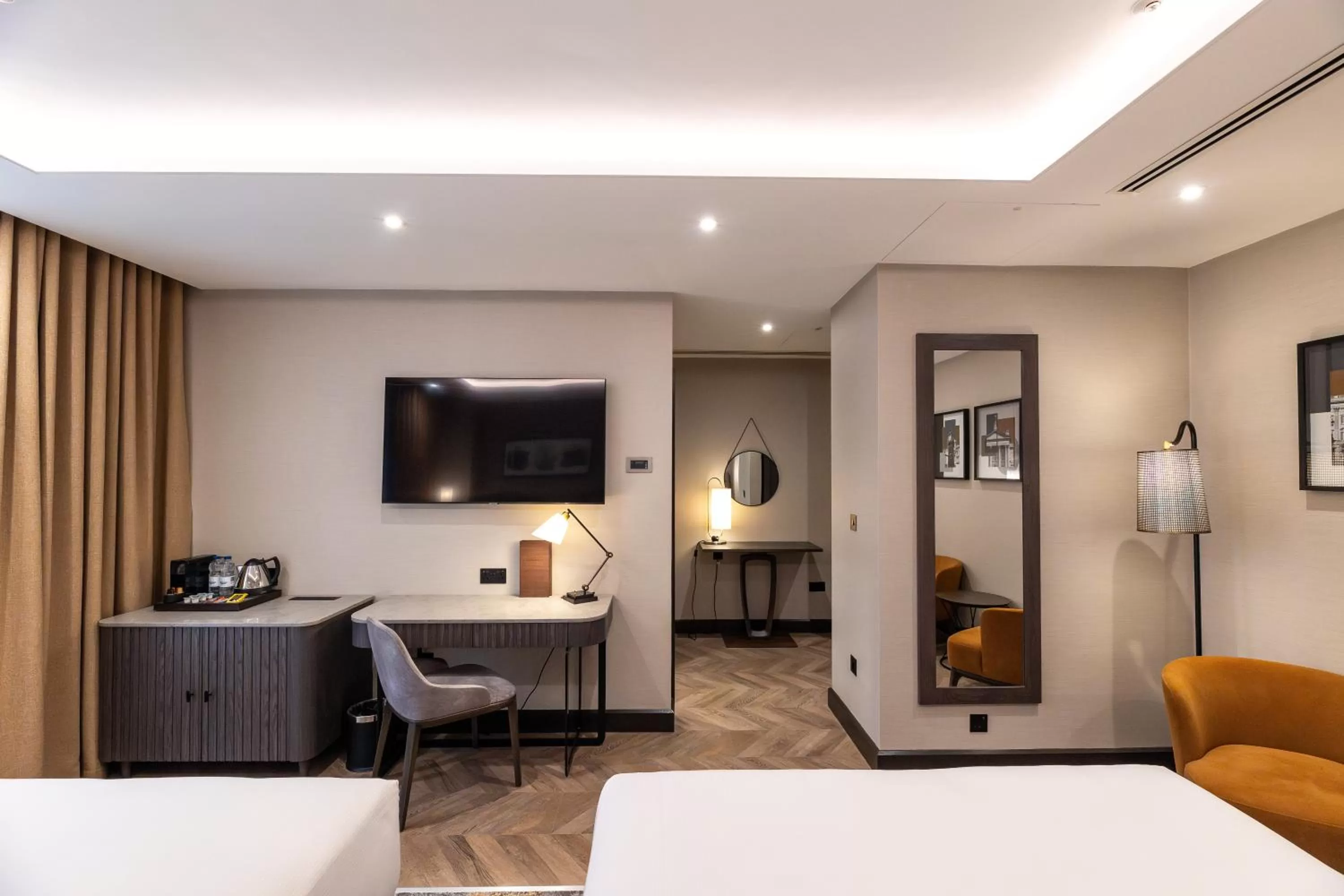 Bedroom, Bed in DoubleTree by Hilton London Victoria