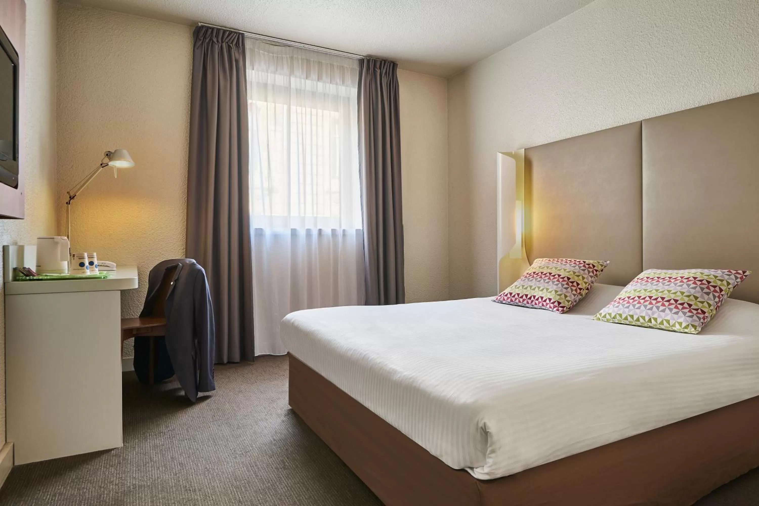 Bed in Campanile Lyon Centre - Berges du Rhône