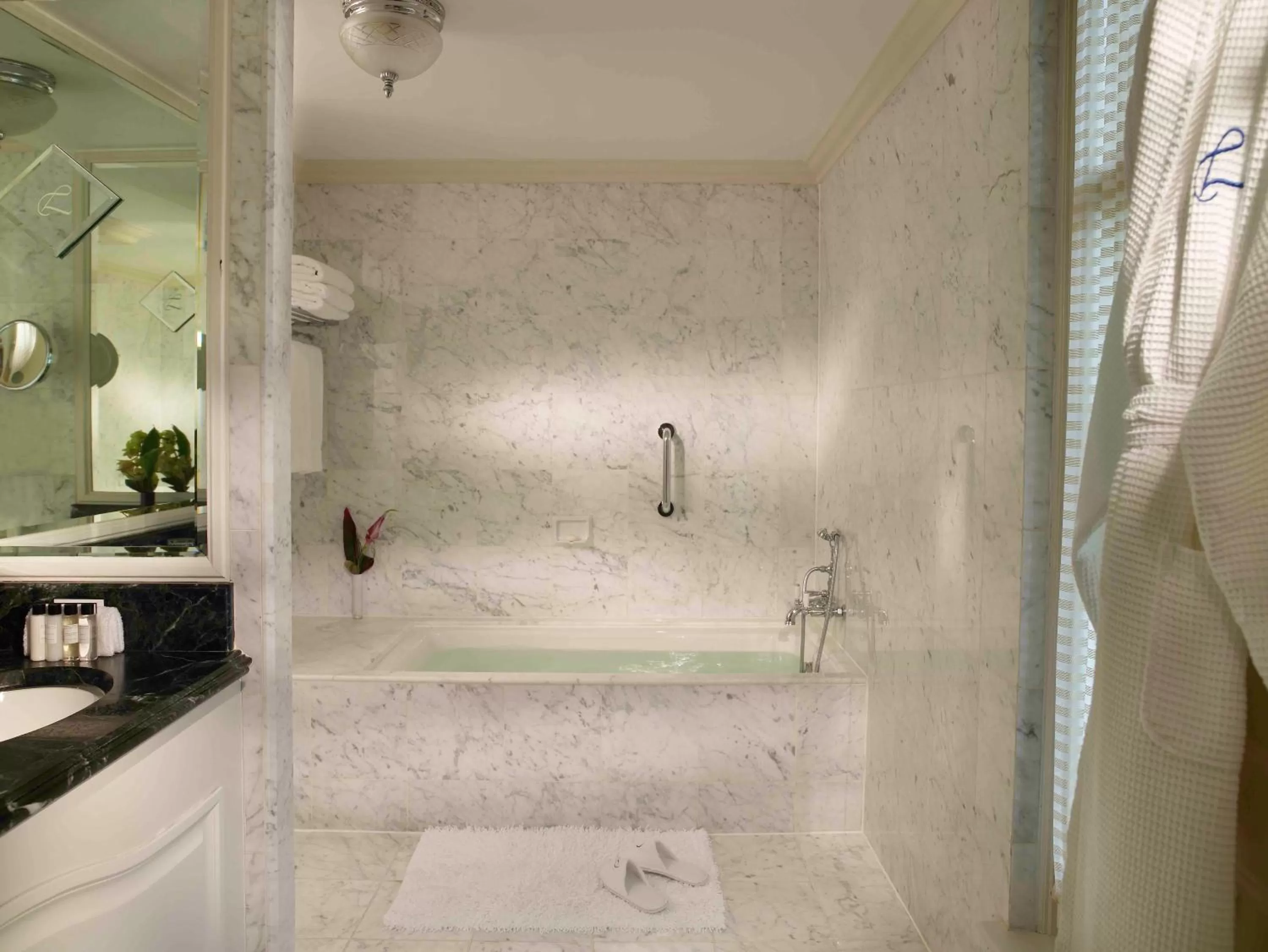 Bathroom in The Landmark London