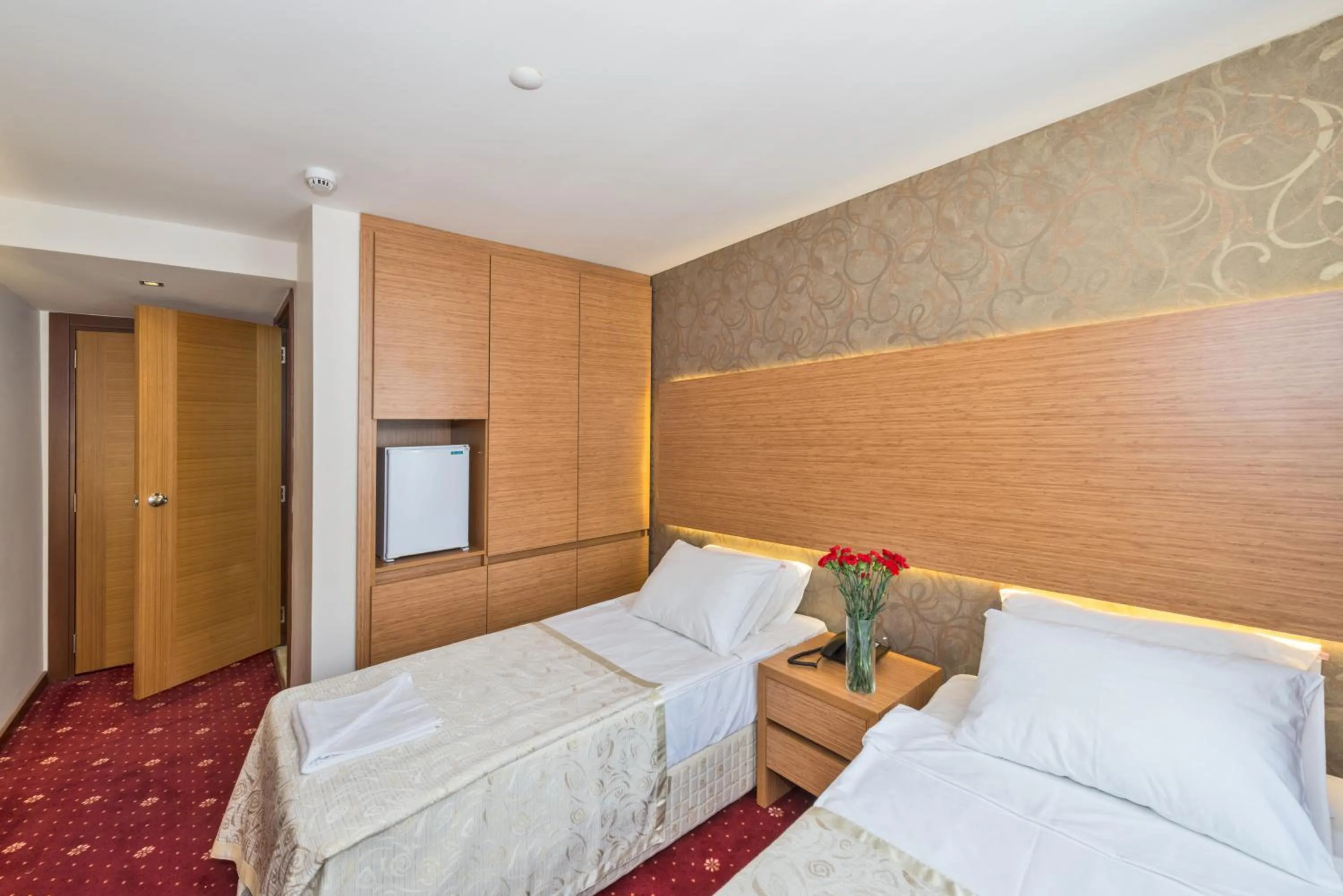 Photo of the whole room, Bed in Erbazlar Hotel