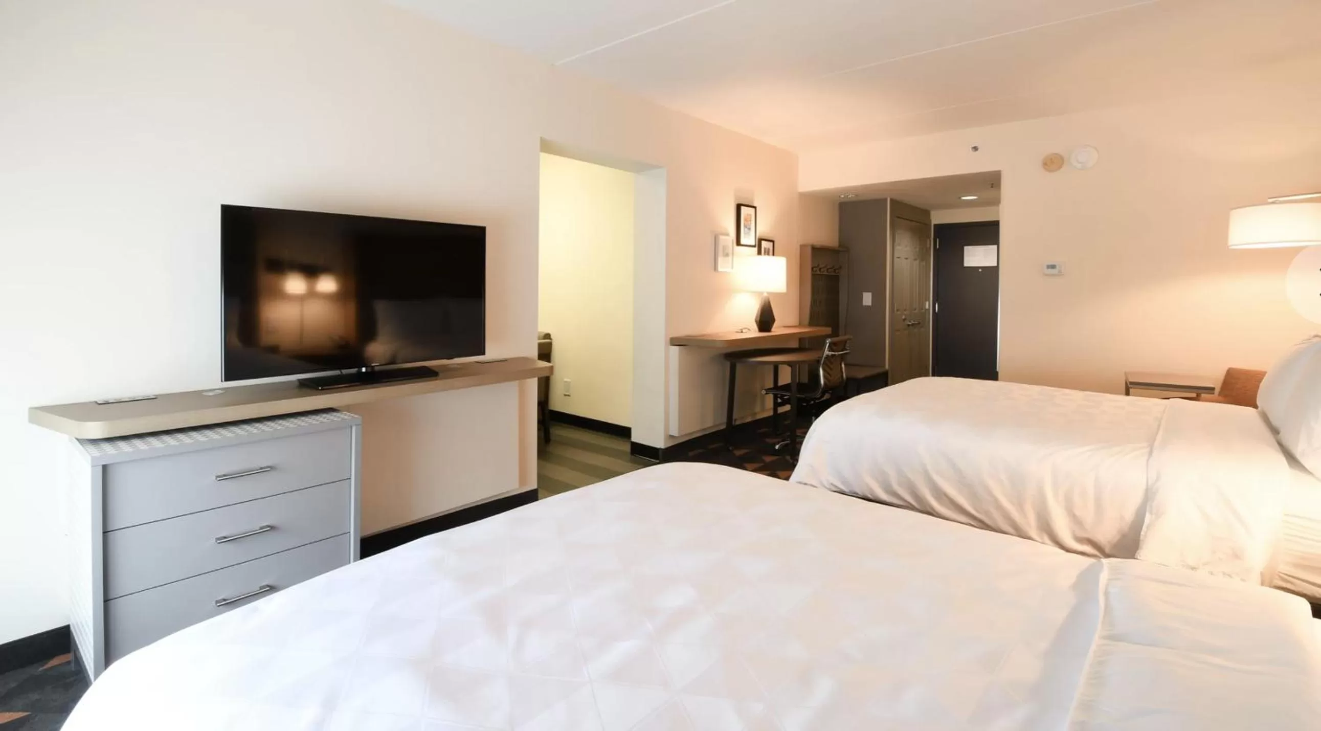 Bed in Holiday Inn Fredericksburg - Conference Center by IHG