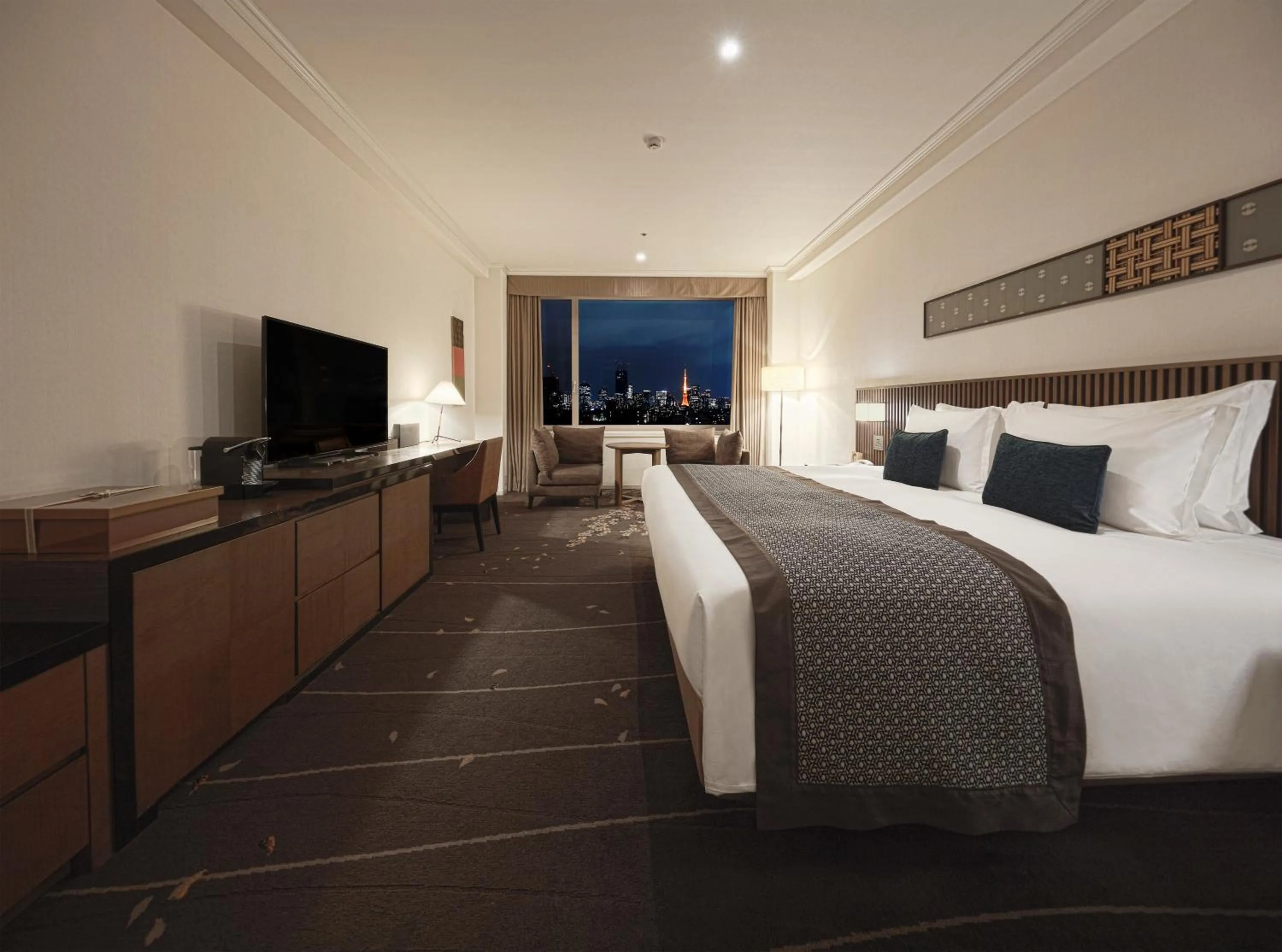 Photo of the whole room, Bed in The Prince Sakura Tower Tokyo, Autograph Collection