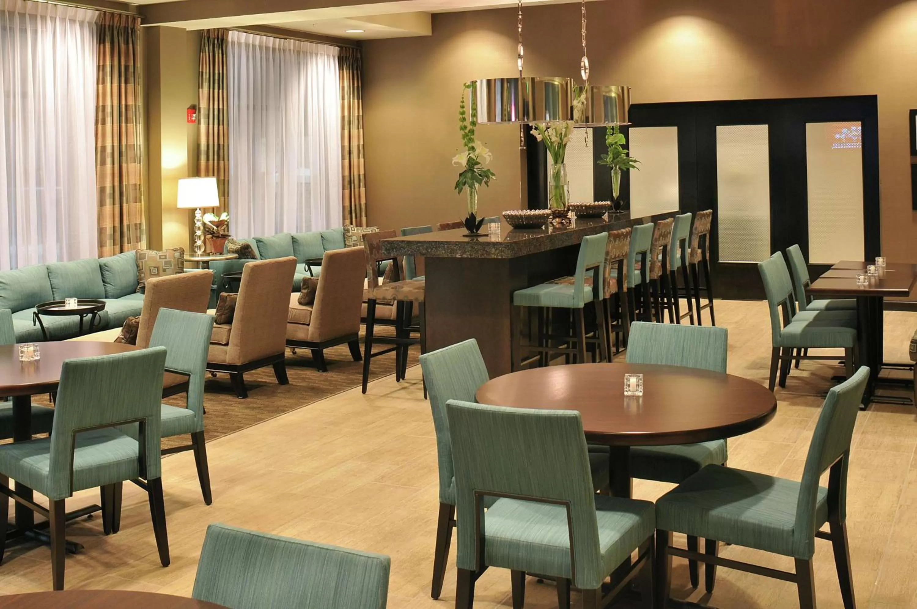 Dining area in Hampton Inn Gadsden/Attalla Interstate 59