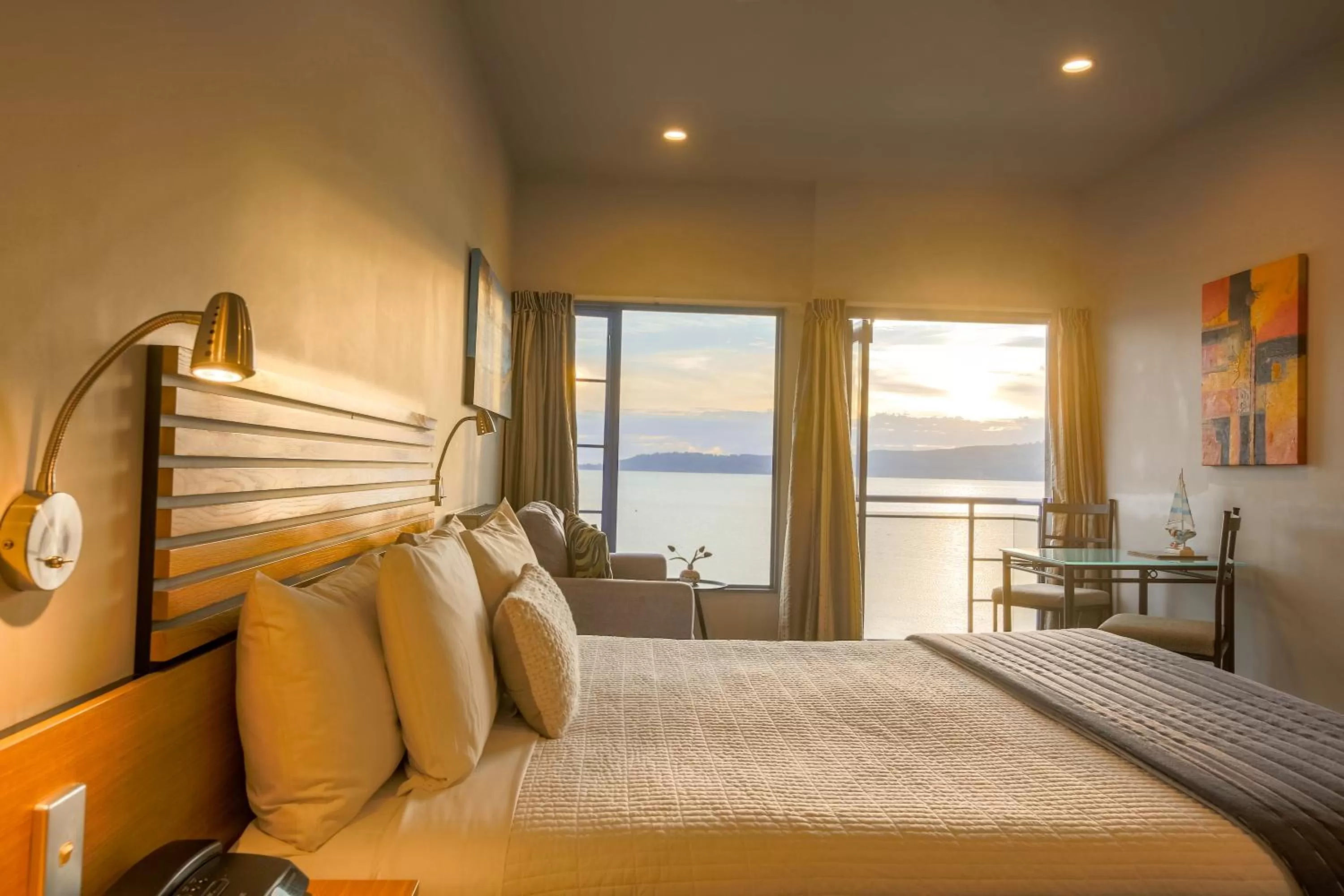 Sunset, Bed in Clearwater Motor Lodge