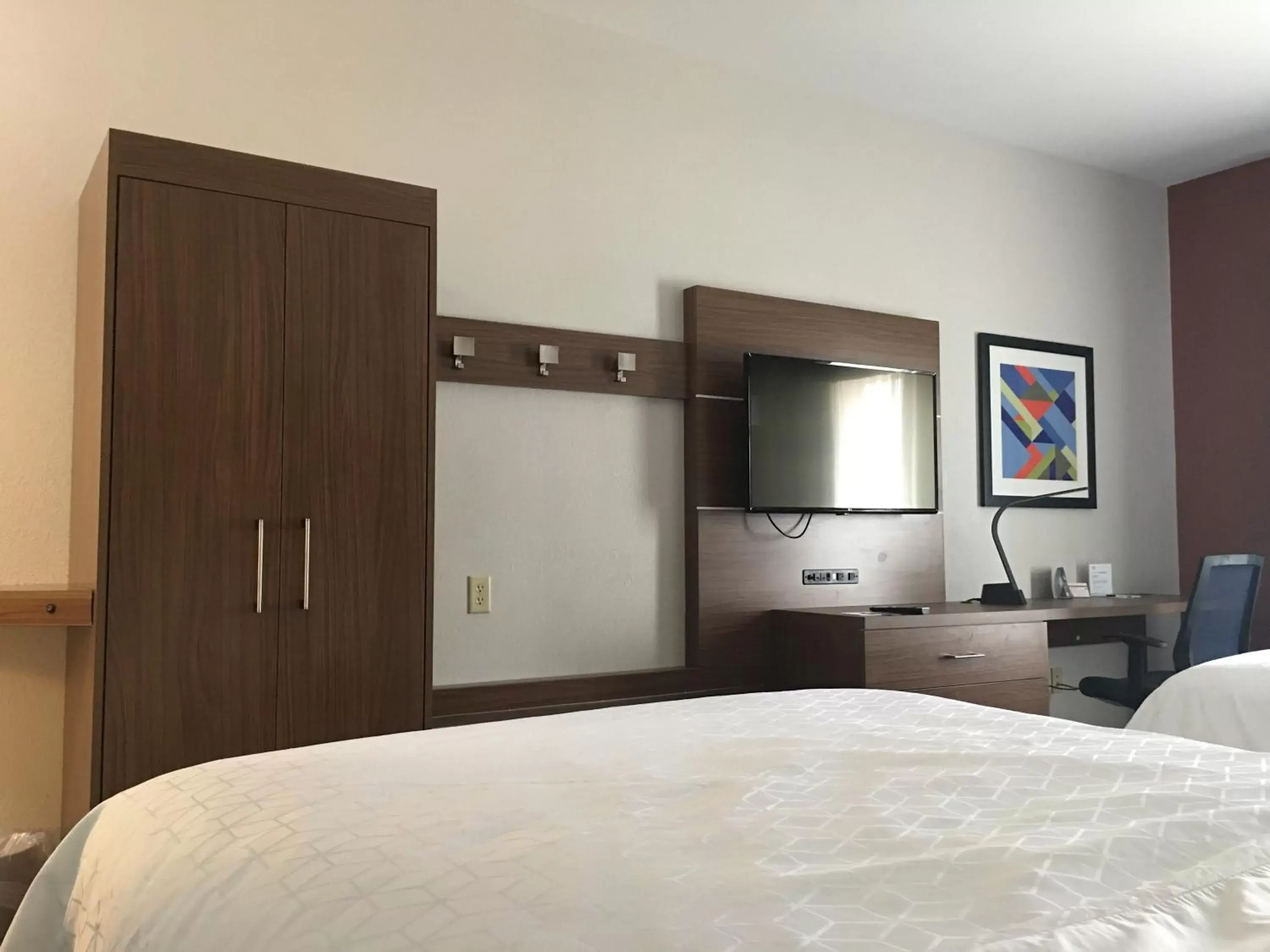 Standard Queen Room with Two Queen Beds in Holiday Inn Express Greensburg by IHG Standard Queen Room with Two Queen Beds in Holiday Inn Express Greensburg by IHG