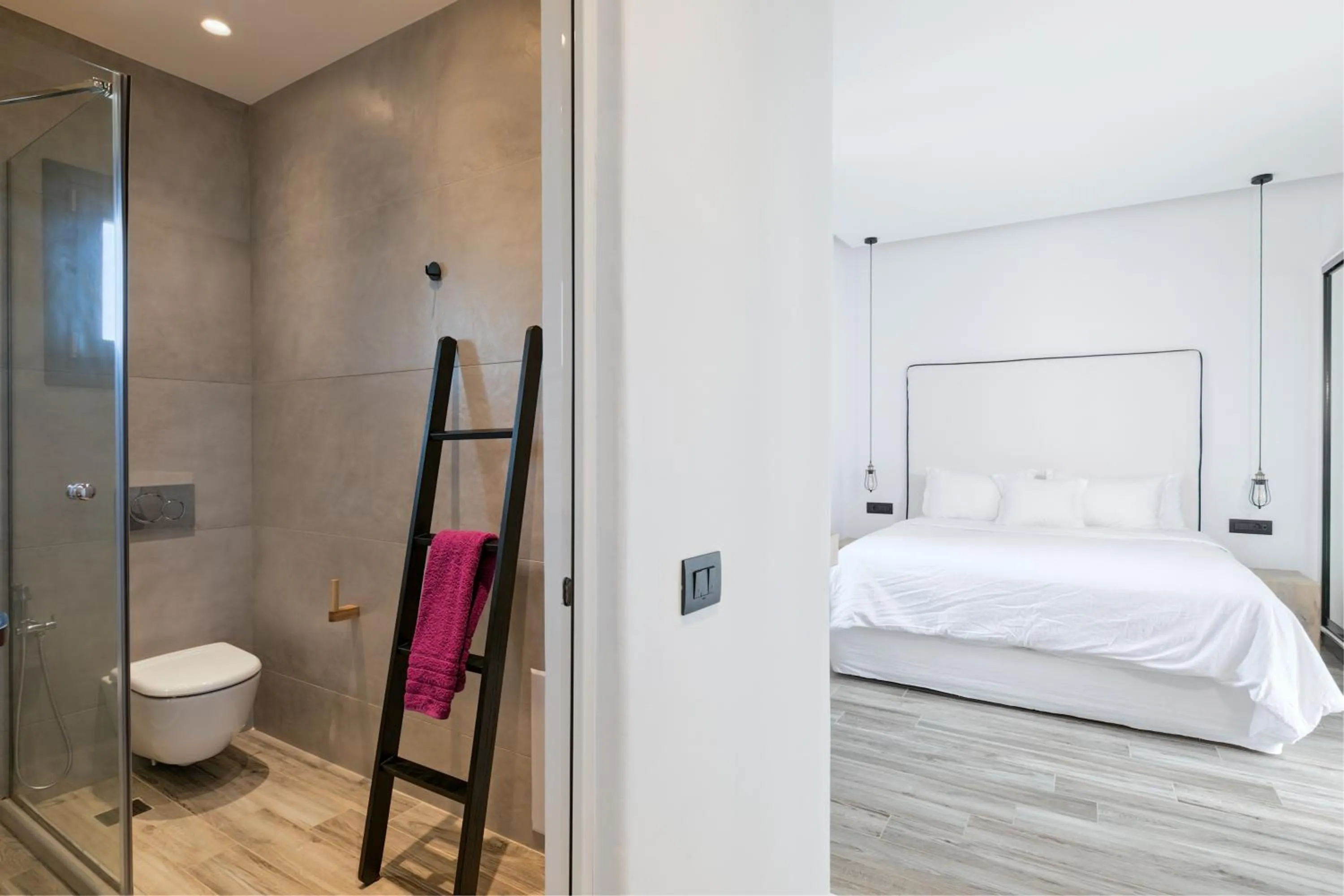 Shower, Bed in Portes Suites & Villas Mykonos