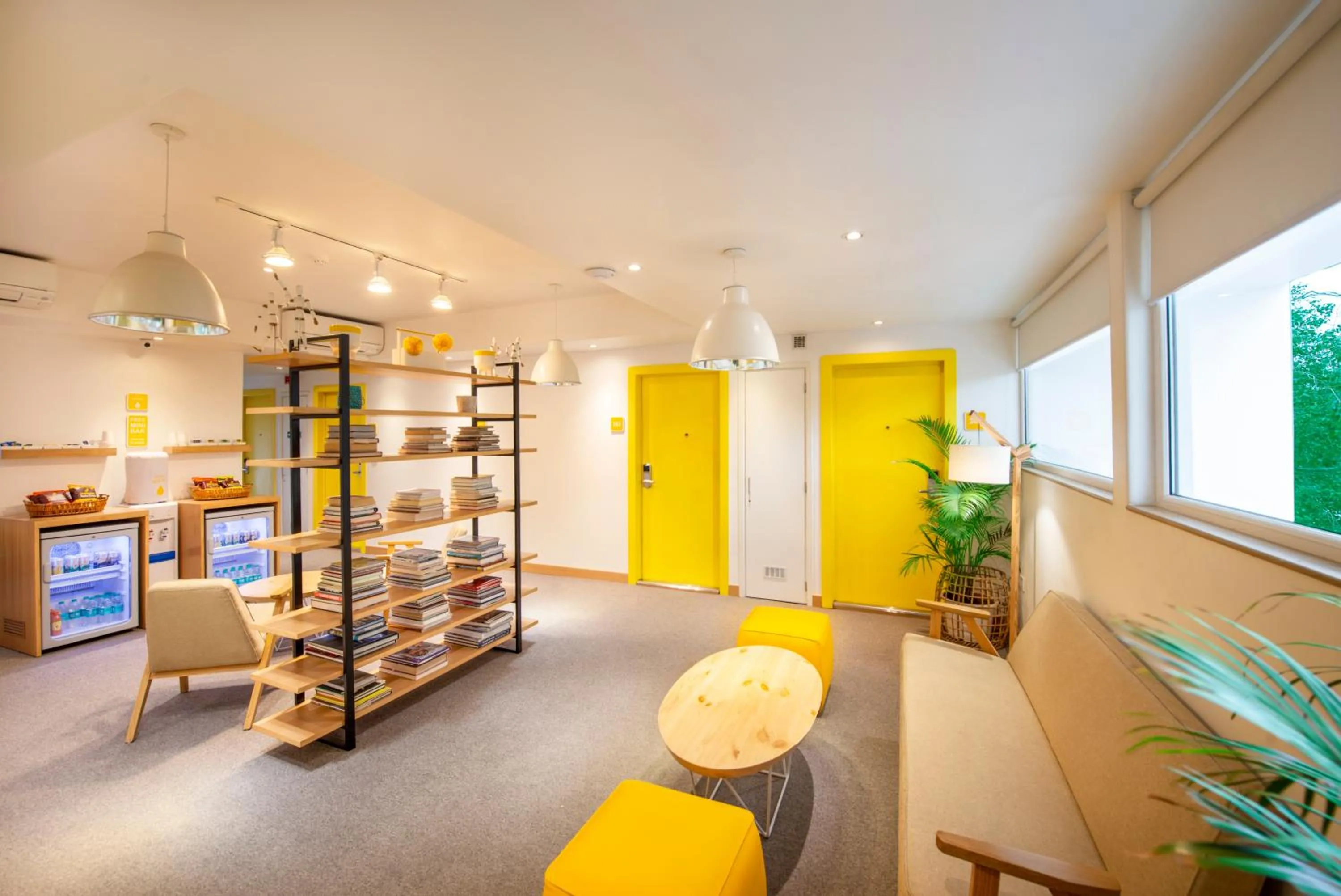 Lounge or bar in bloomrooms @ Janpath