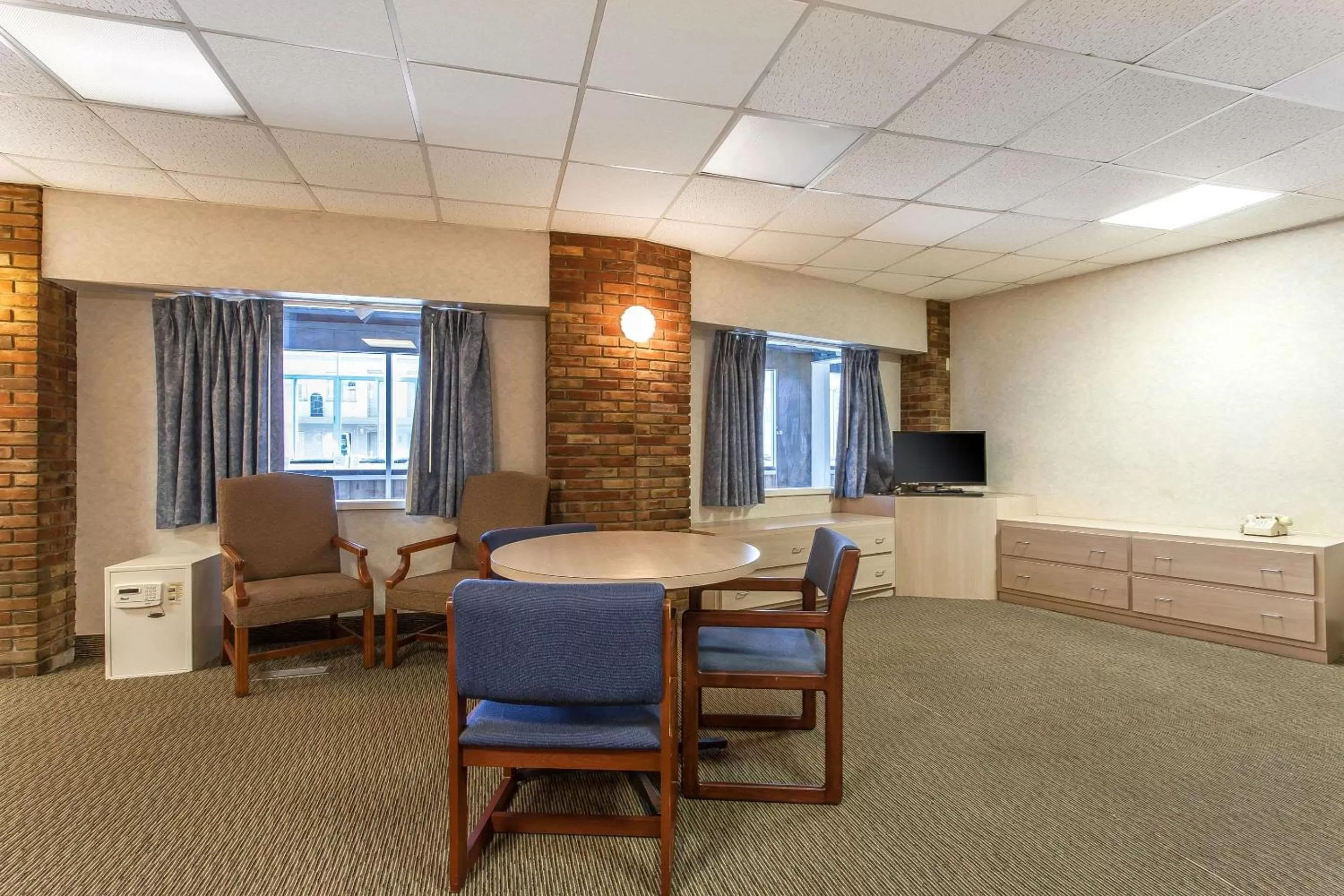 Photo of the whole room in Rodeway Inn Sandusky North