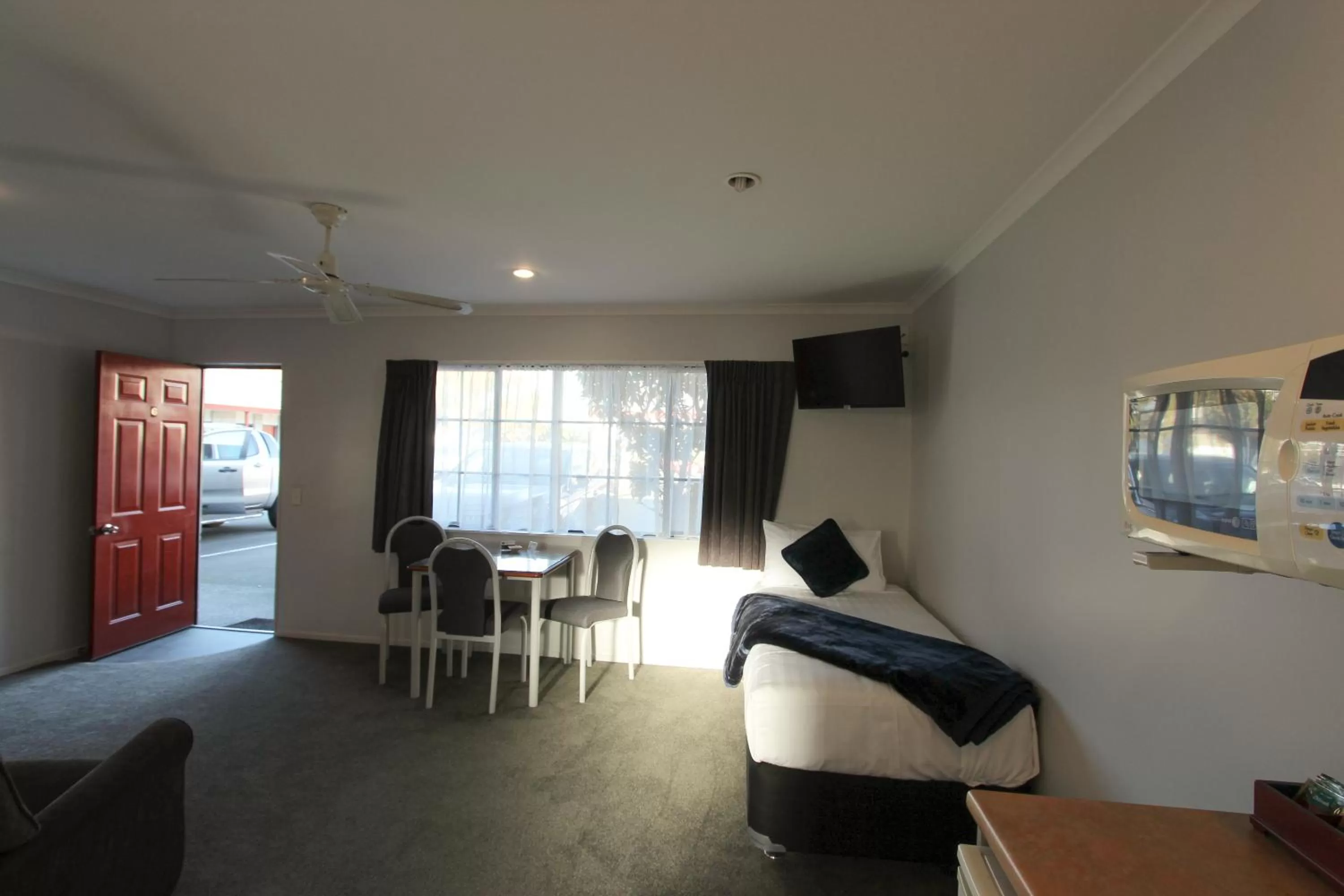 Shower in BK's Magnolia Motor Lodge