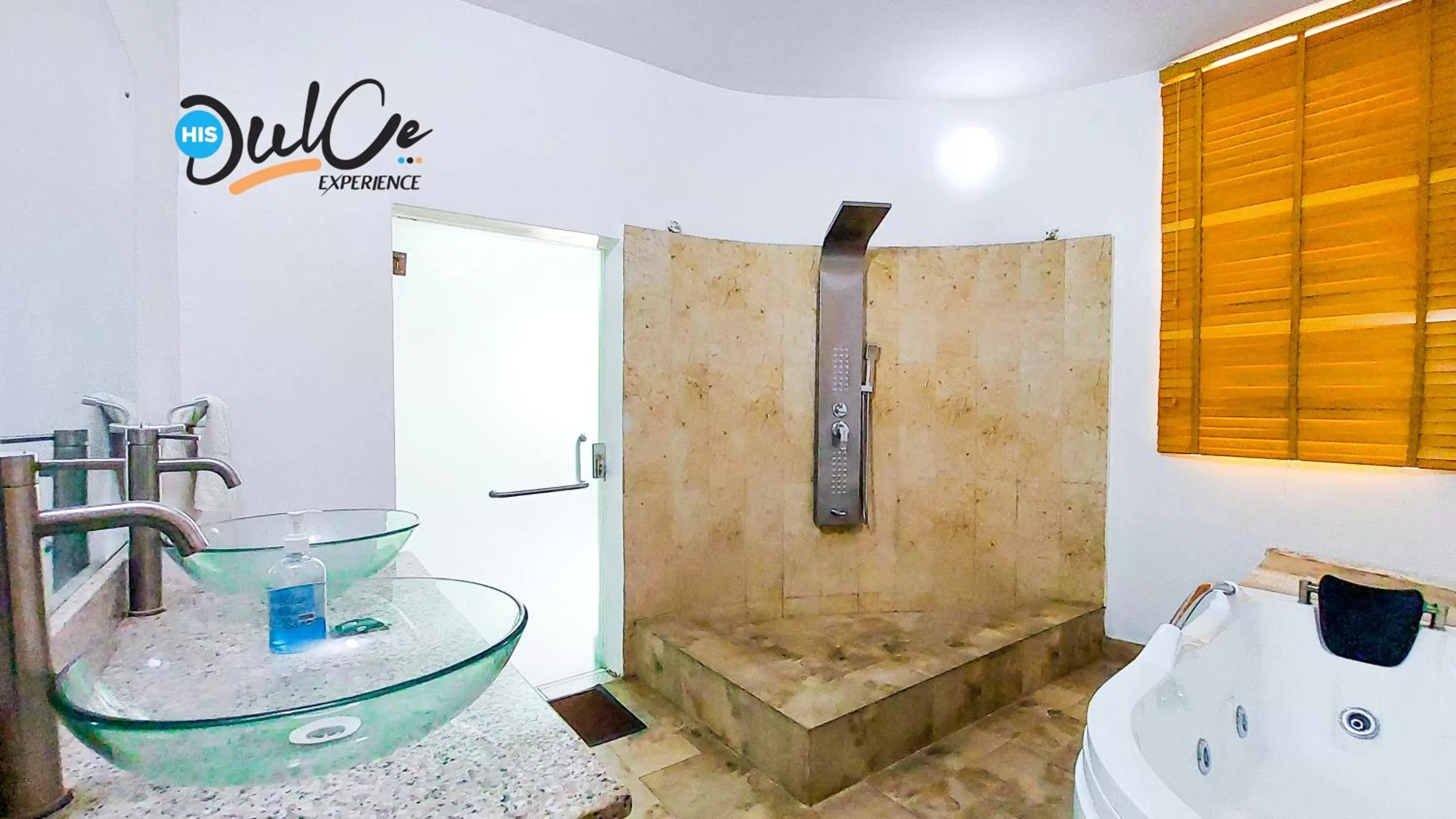 Bathroom in HIS Dulce Apartments