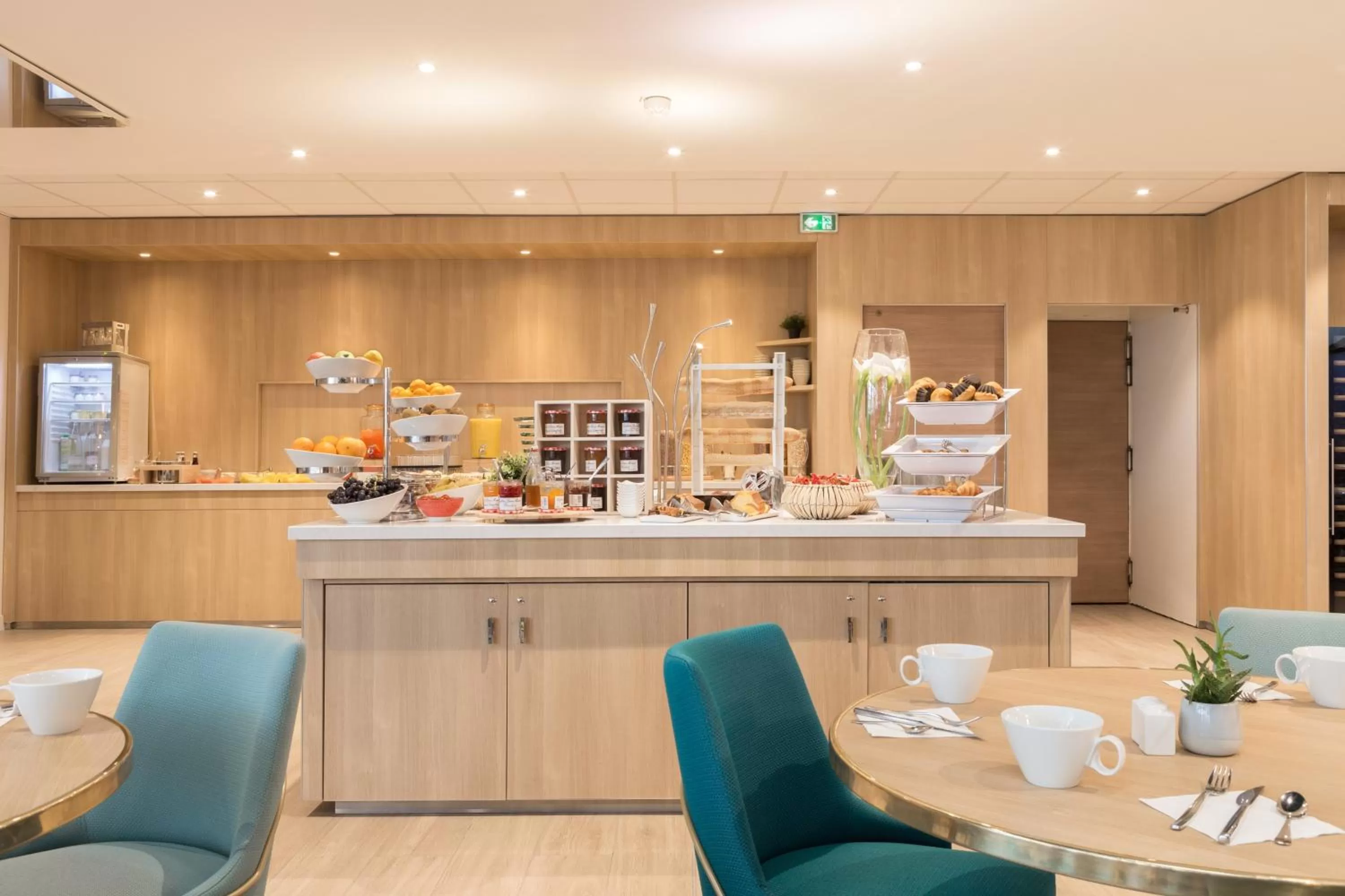 Breakfast in Novotel Paris Charles de Gaulle Airport