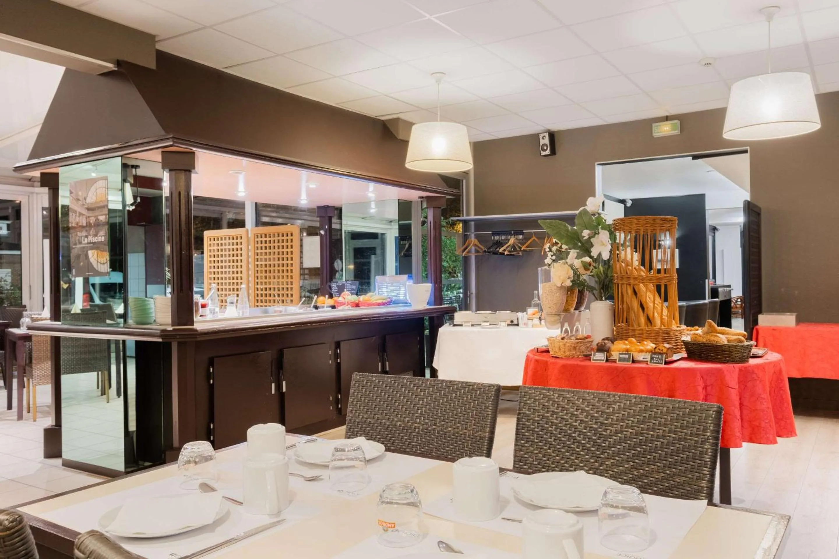Restaurant/places to eat in Comfort Hotel Lille L'Union