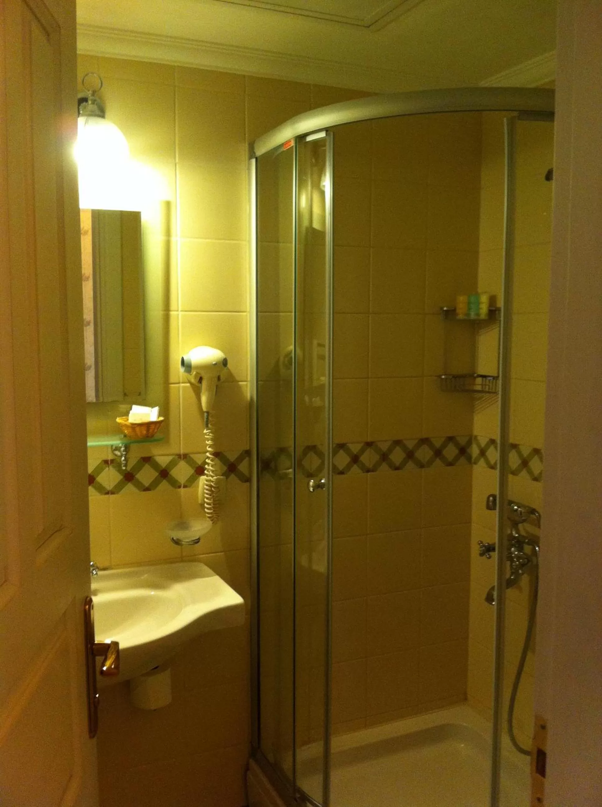 Bathroom in Darussaade Hotel Old City - Sultanahmet