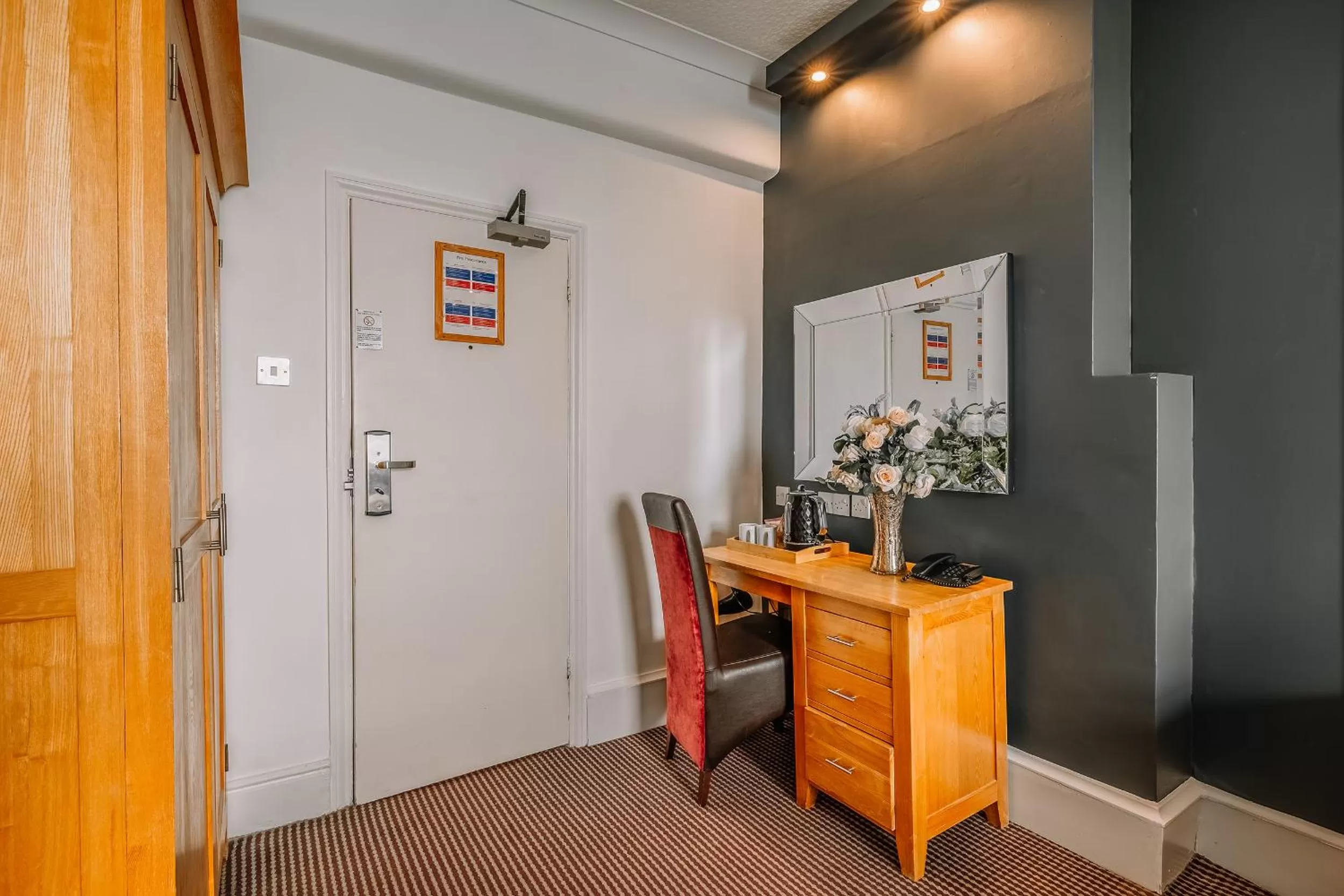 Bedroom in Muthu Westcliff Hotel (Near London Southend Airport)