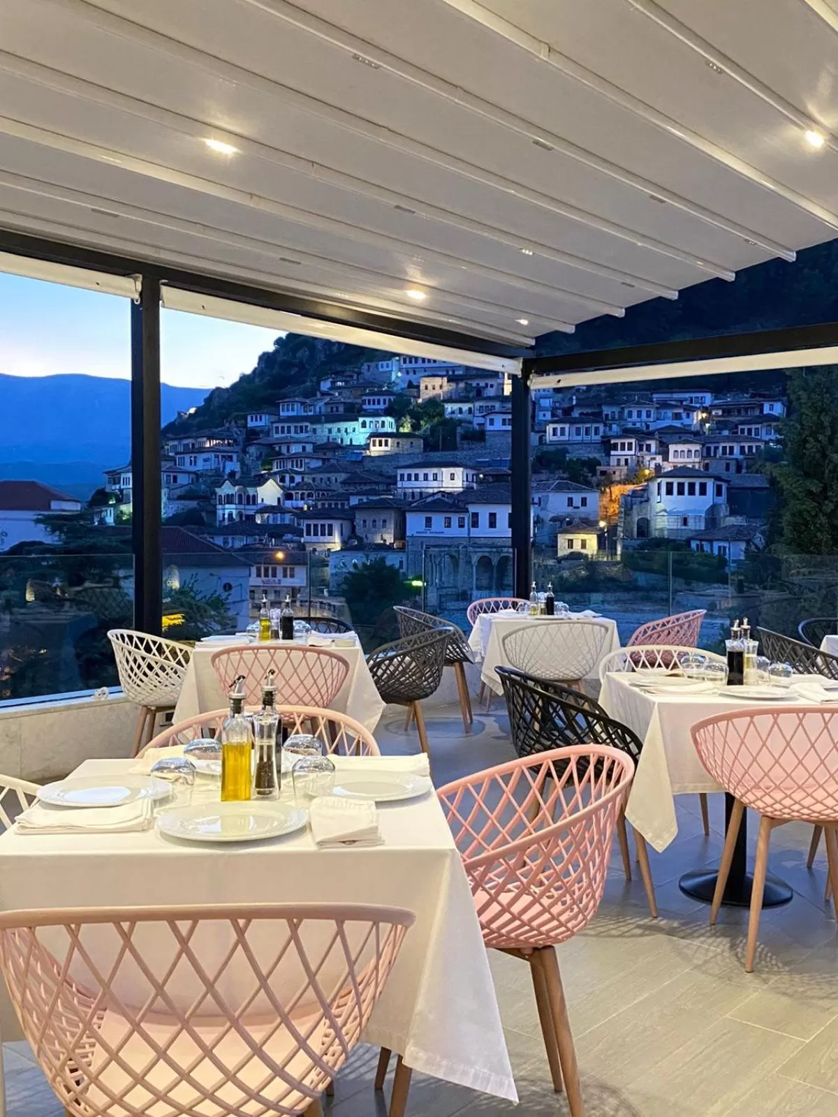 Restaurant/places to eat in Portik Hotel