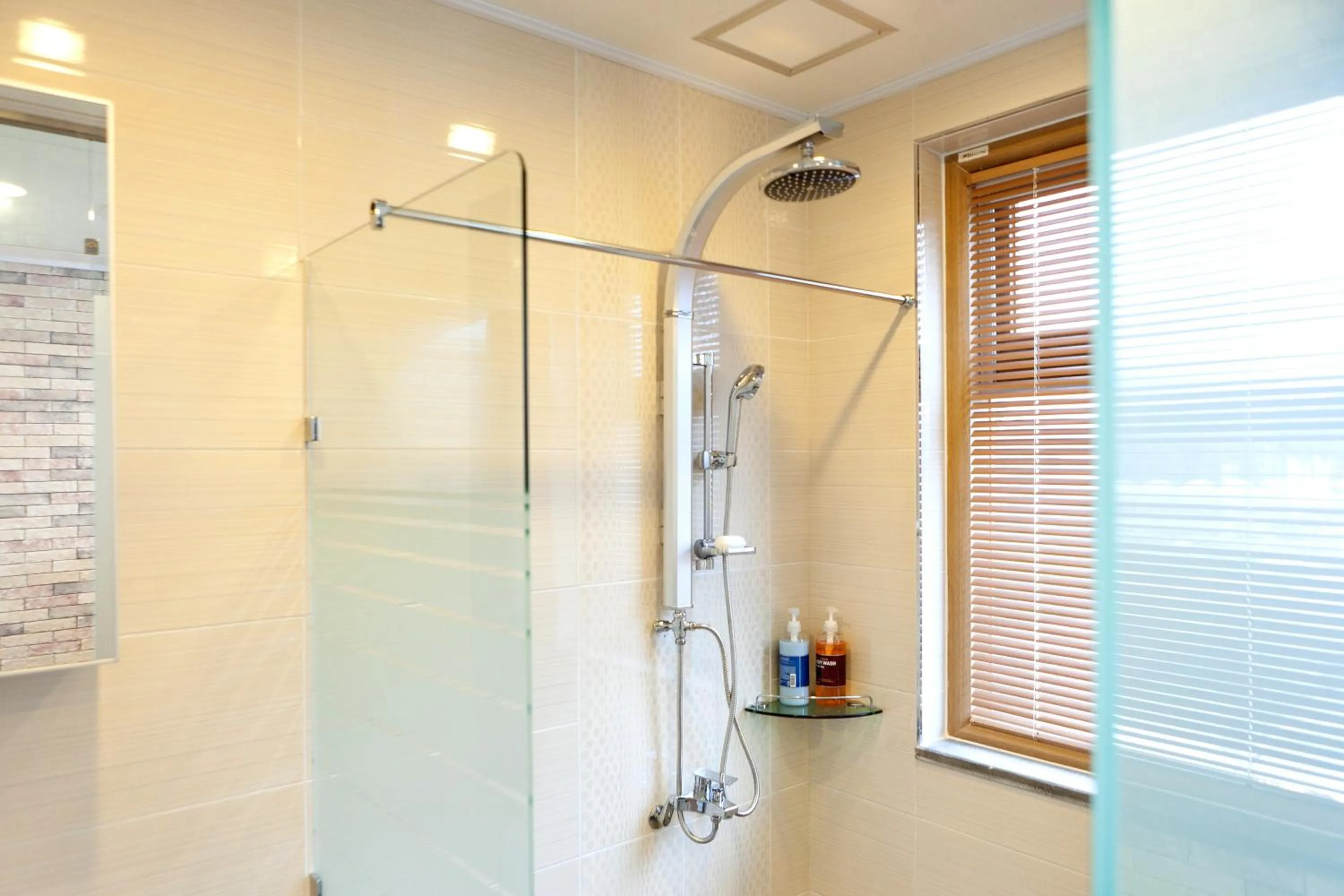 Shower in Oceantree House