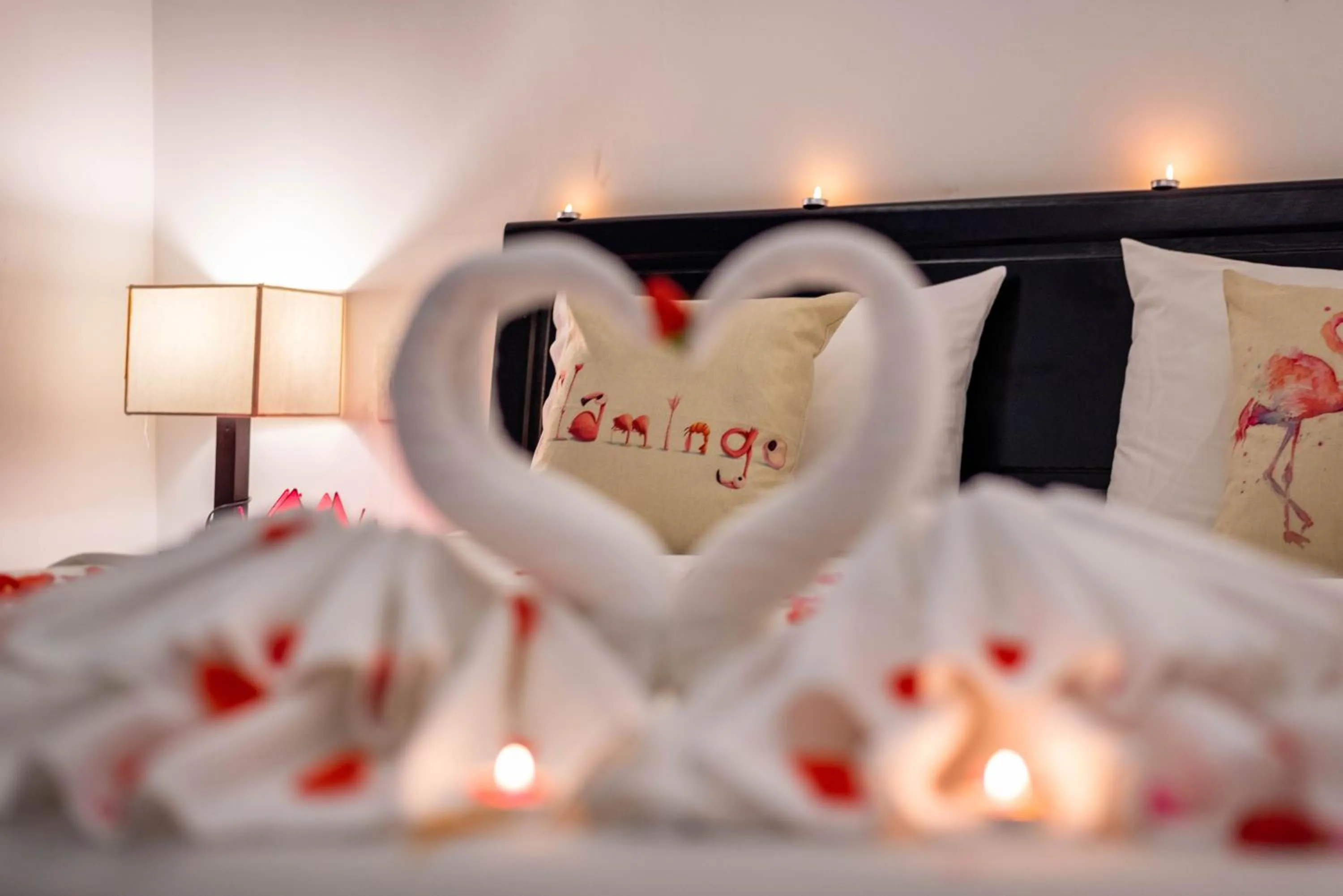 Bed in Flamingo Villa Homestay - Big Rooms with Balcony - Close to Hoi An Old Town 200m & Temple Bridge - Large Outside Pool for Sun Bathing