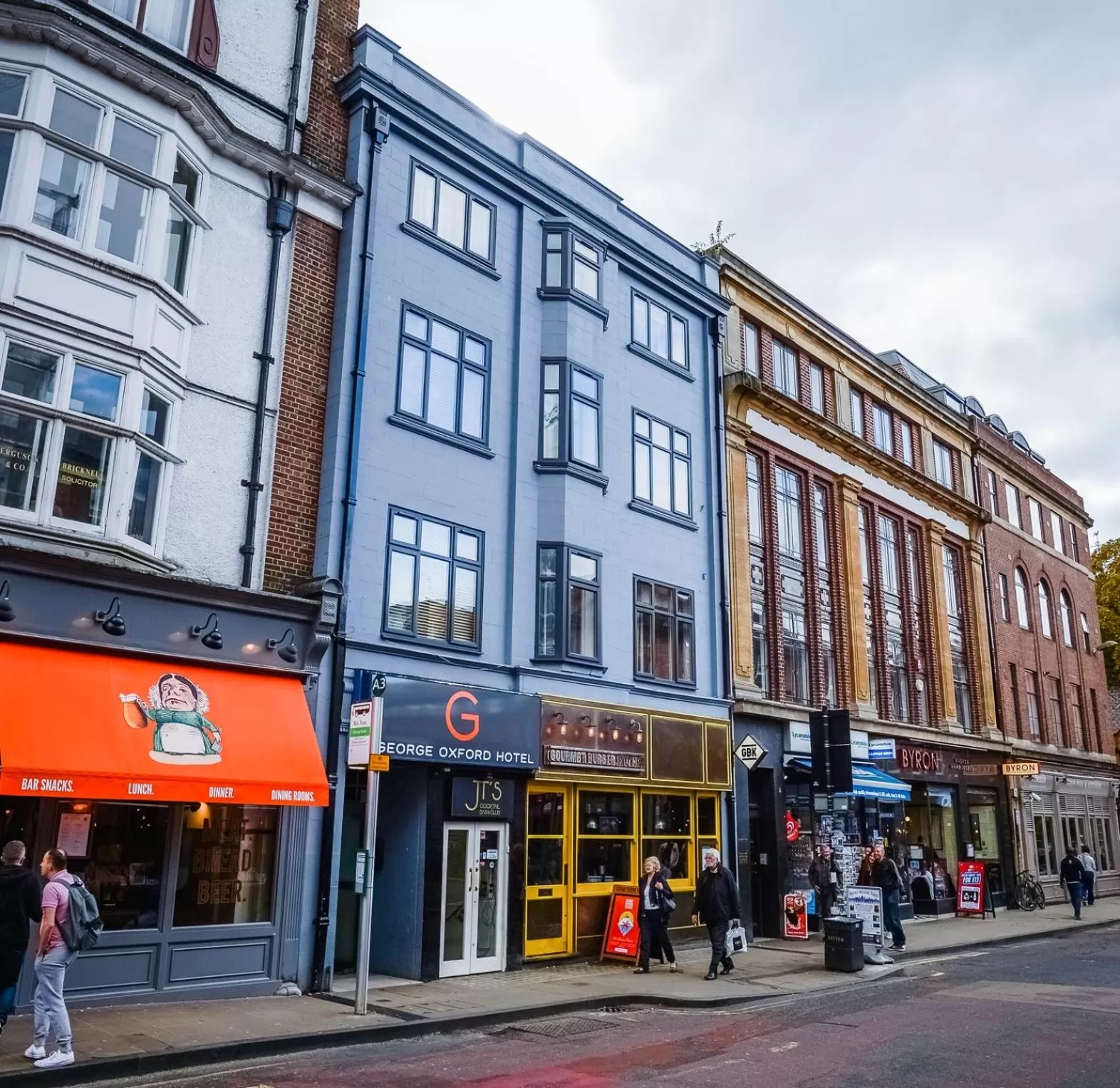 Facade/entrance in George Oxford Hotel