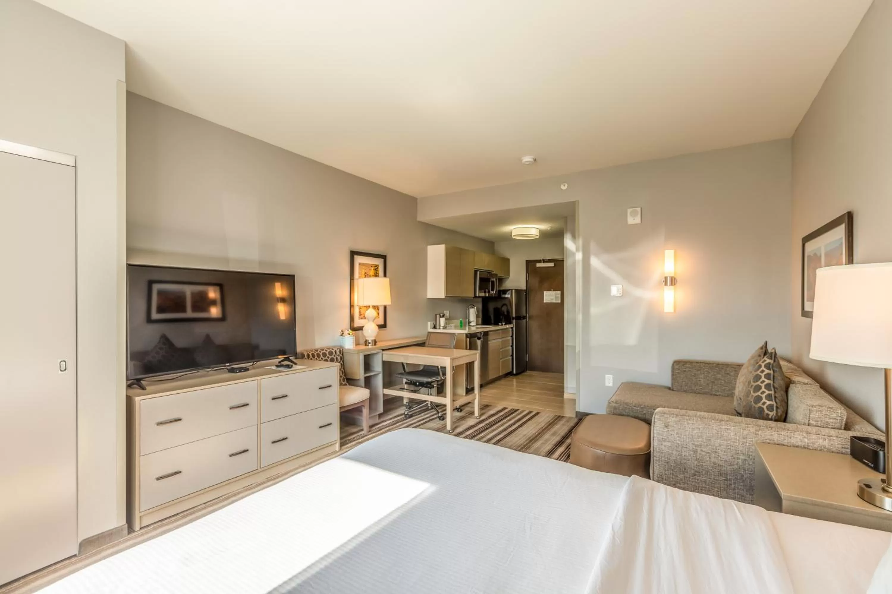 TV and multimedia, Bed in Hawthorn Extended Stay by Wyndham Loveland