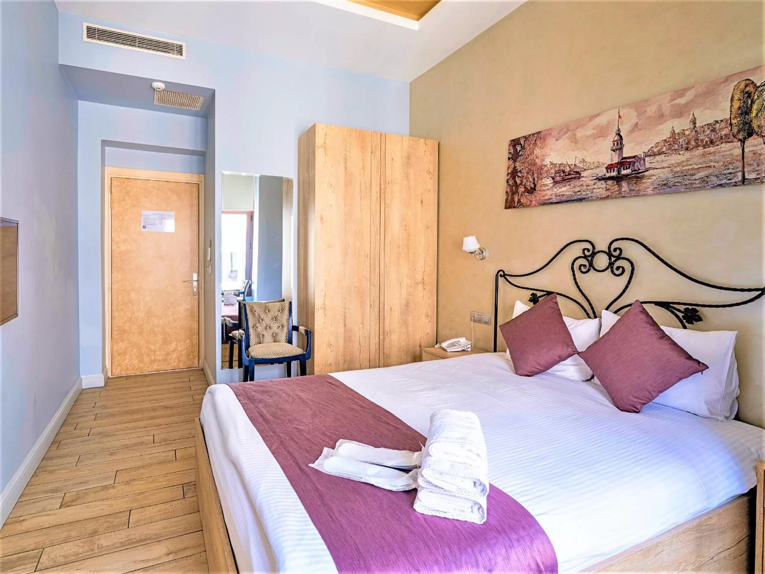 Standard Double Room with Street View in Ragip Pasha Apartments