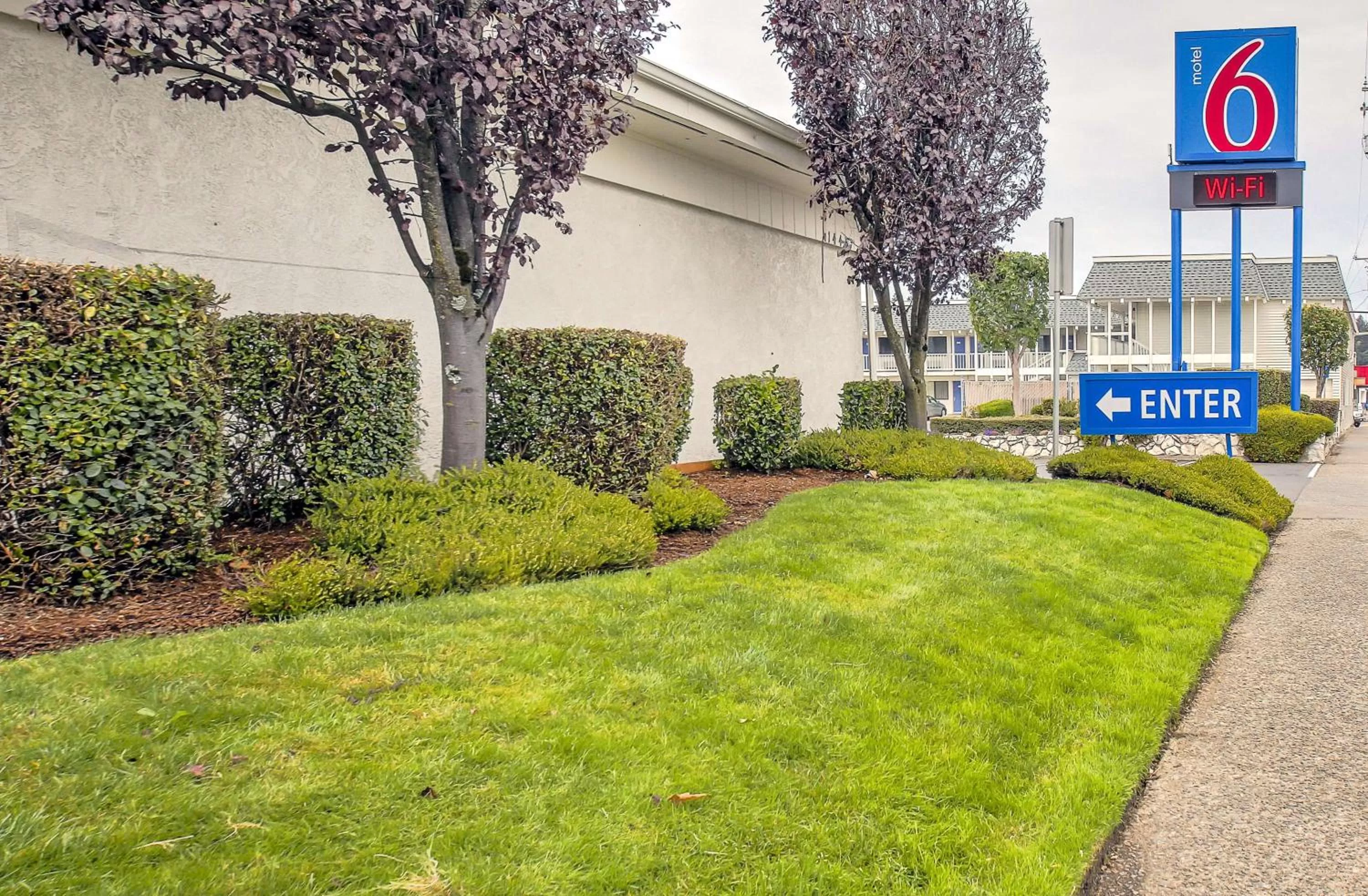 Property building in Motel 6-Coos Bay, OR
