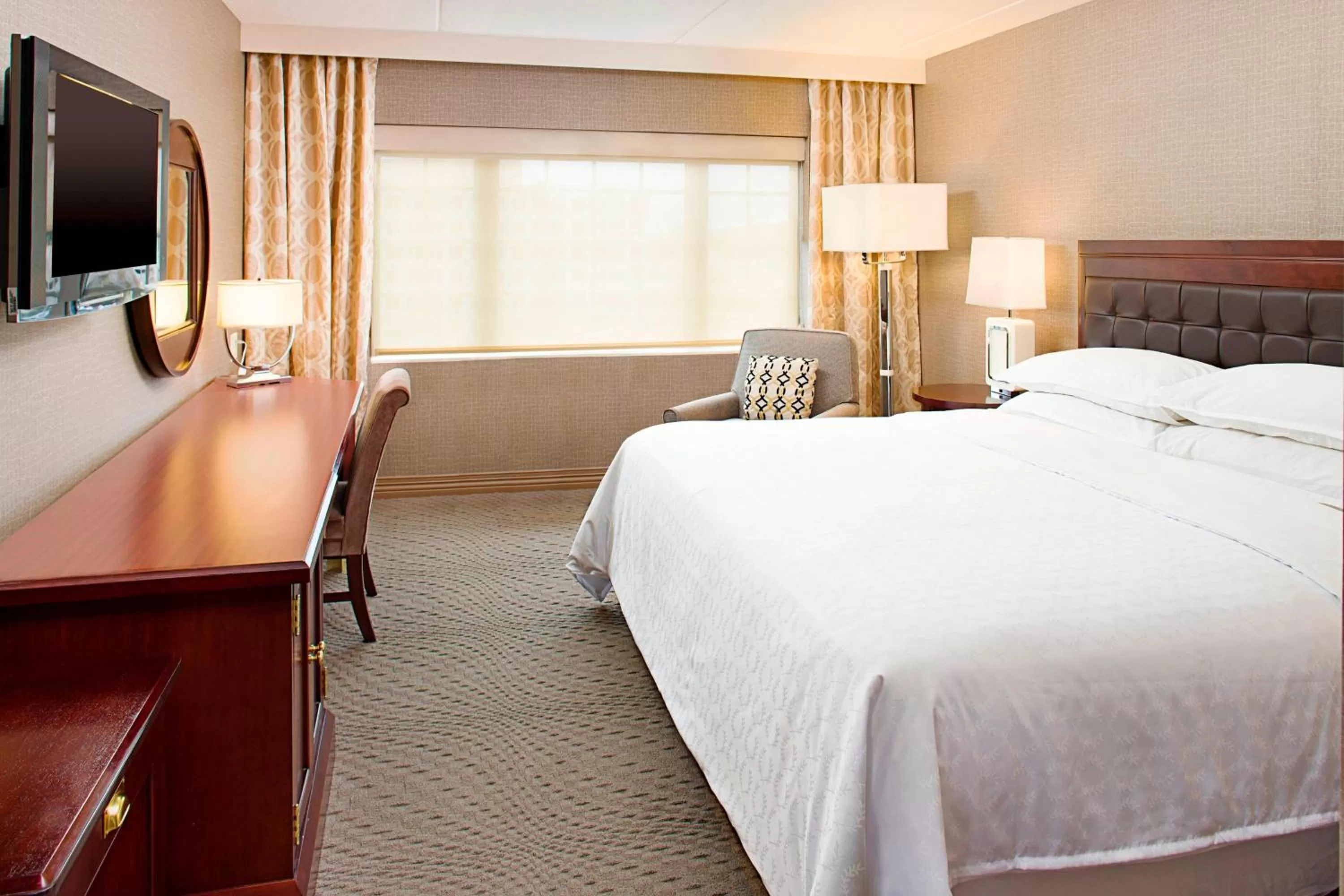 King Room with Roll-in Shower - Mobility Accessible in Sheraton Rockville