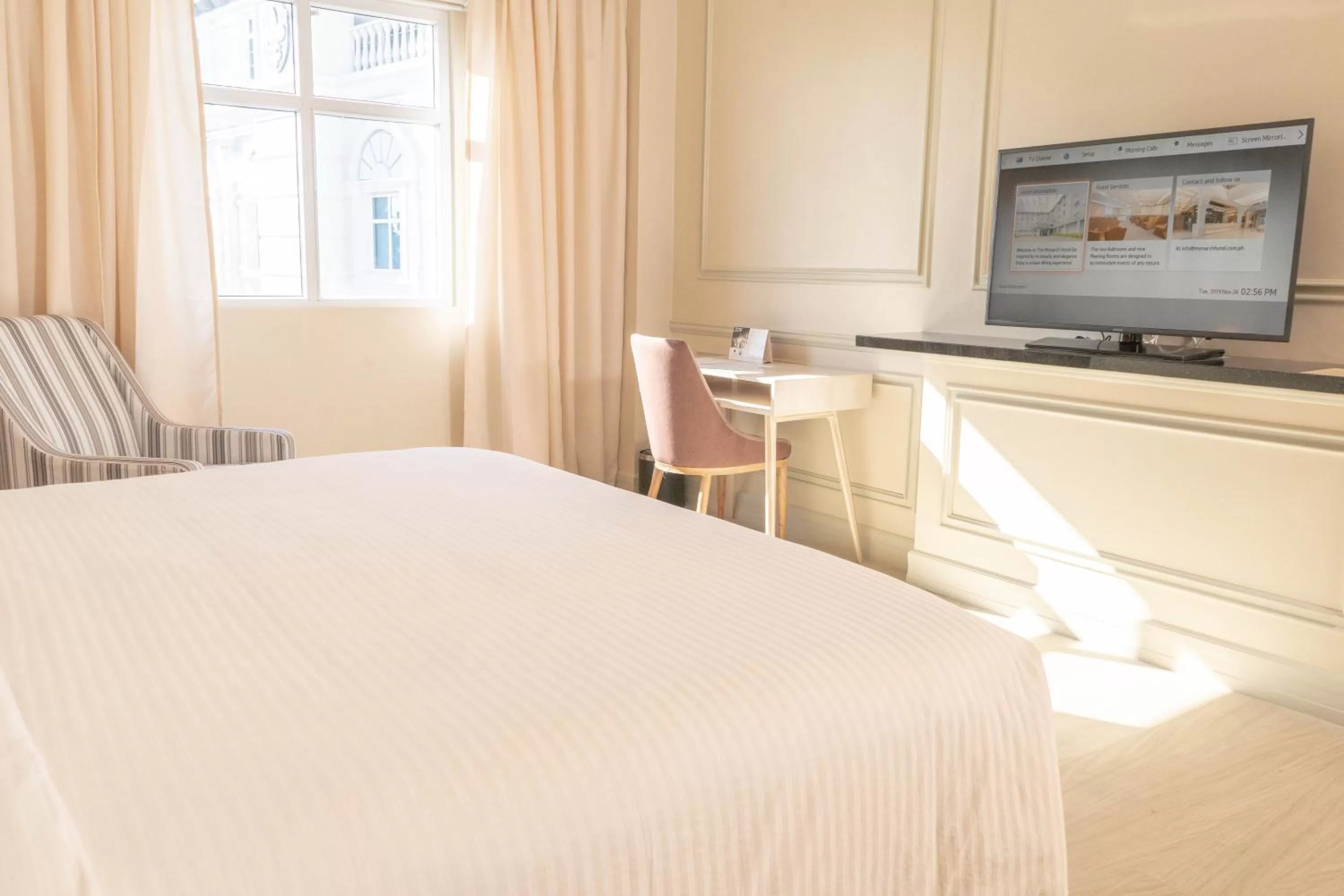 TV and multimedia, Bed in The Monarch Hotel