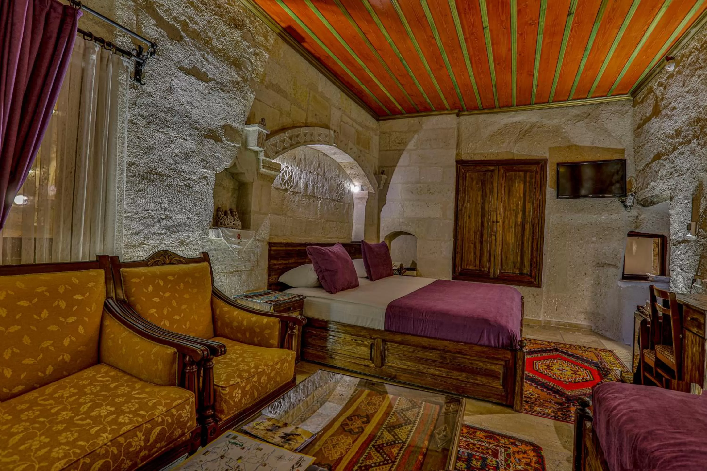 Bedroom, Bed in Hidden Cave Hotel