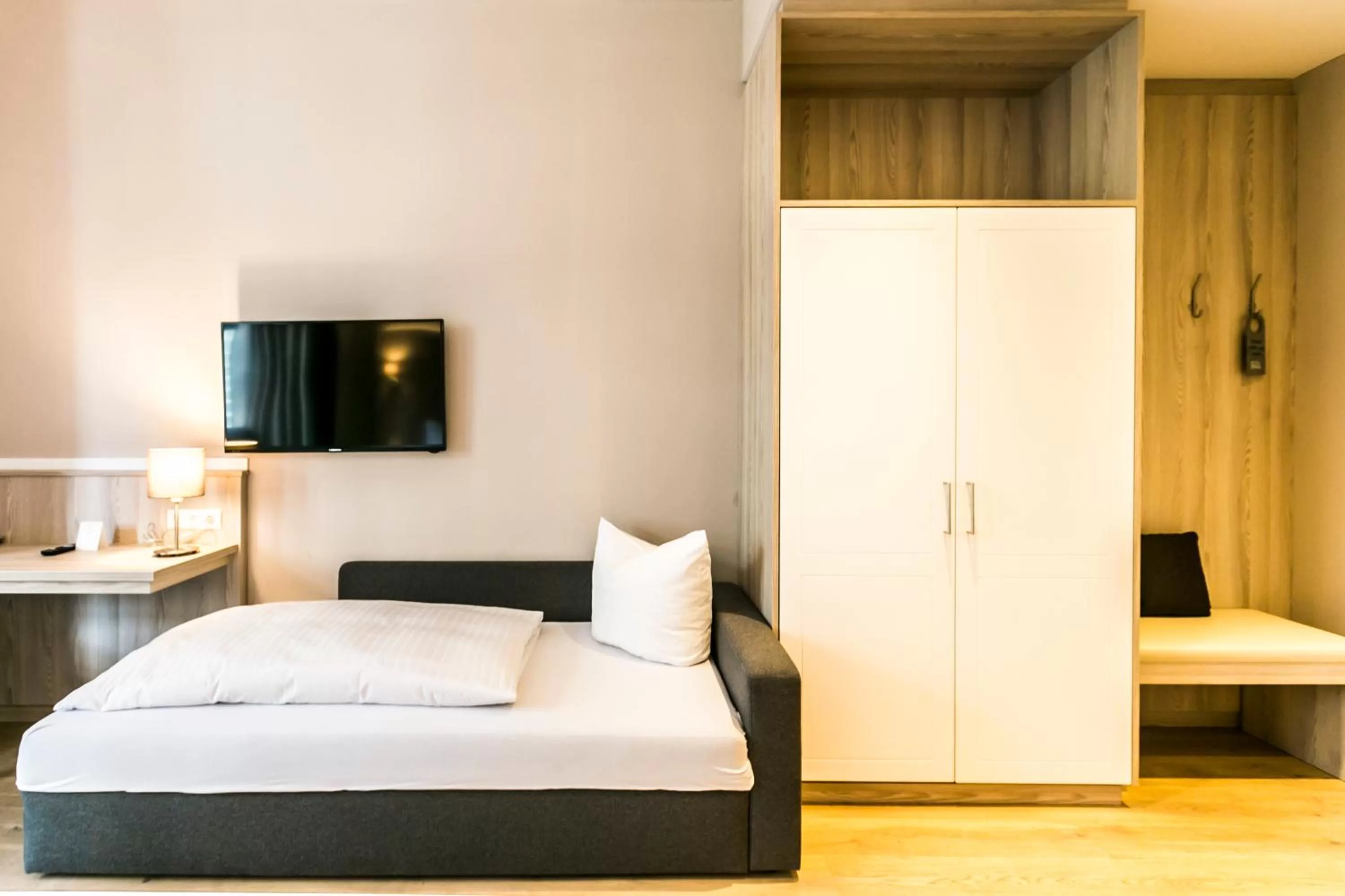 Photo of the whole room, Bed in Hotel Sailer