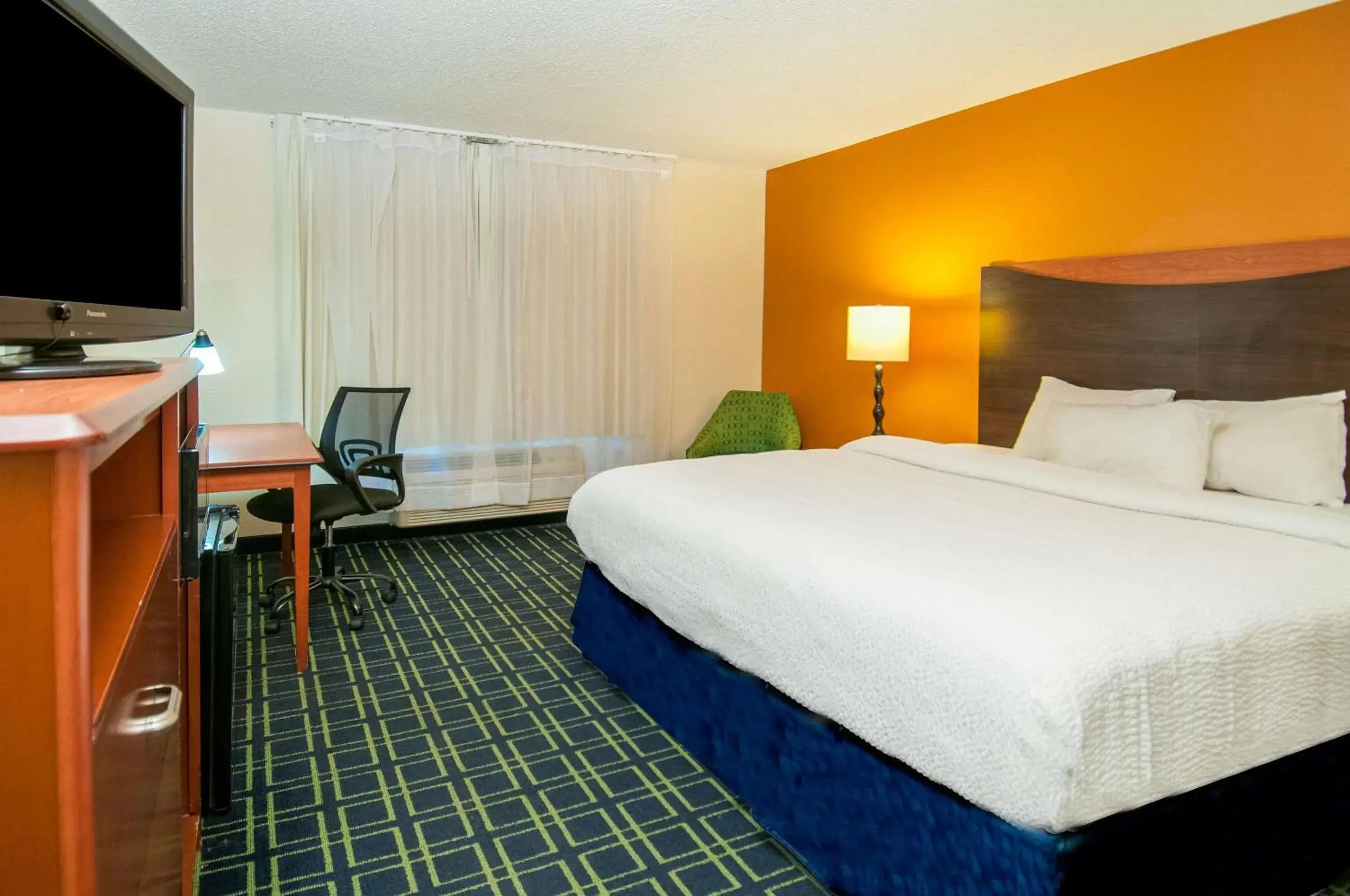 Standard King Room - Non-Smoking in Quality Inn & Suites Standard King Room - Non-Smoking in Quality Inn & Suites