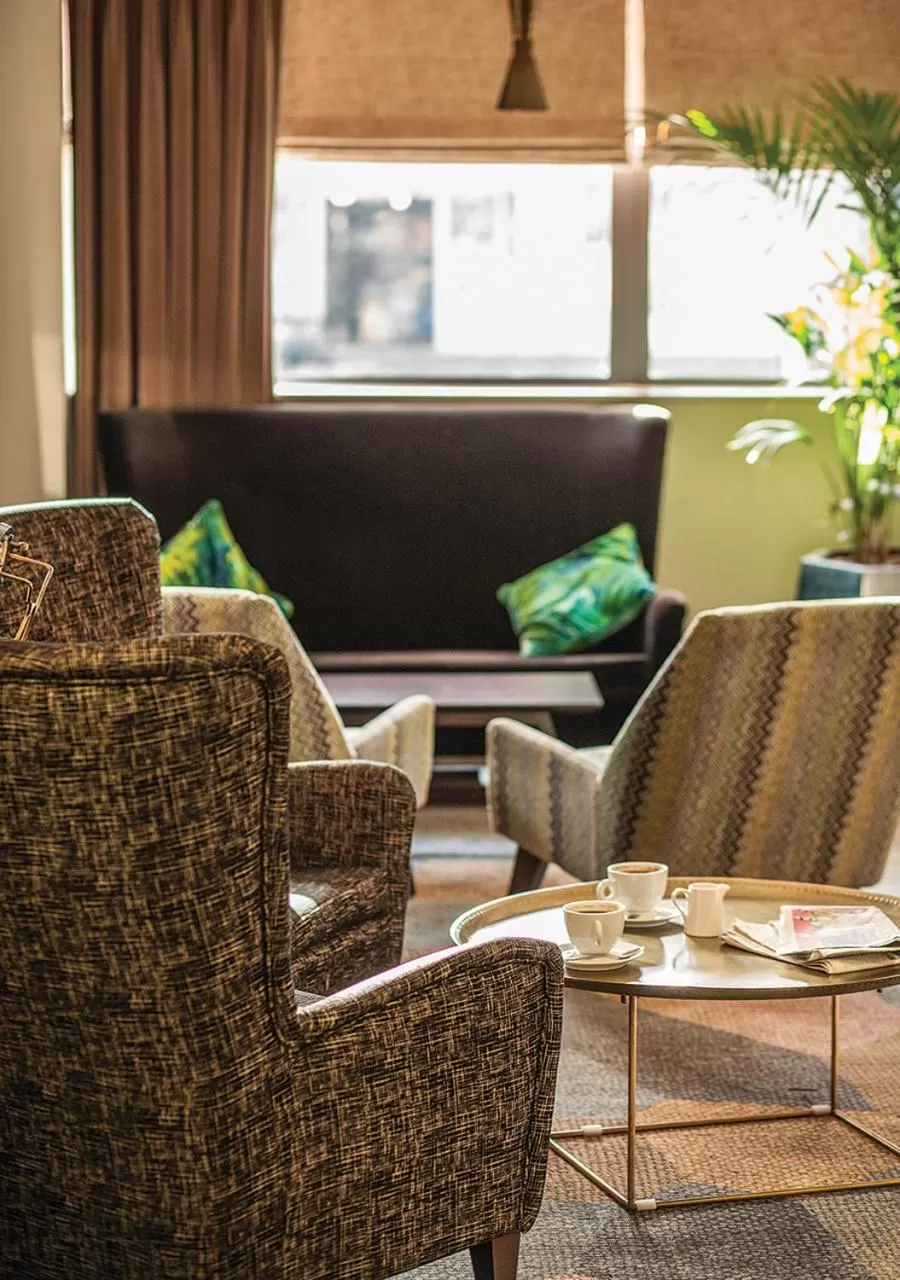 Lounge or bar in Ramada Hotel & Suites by Wyndham Coventry