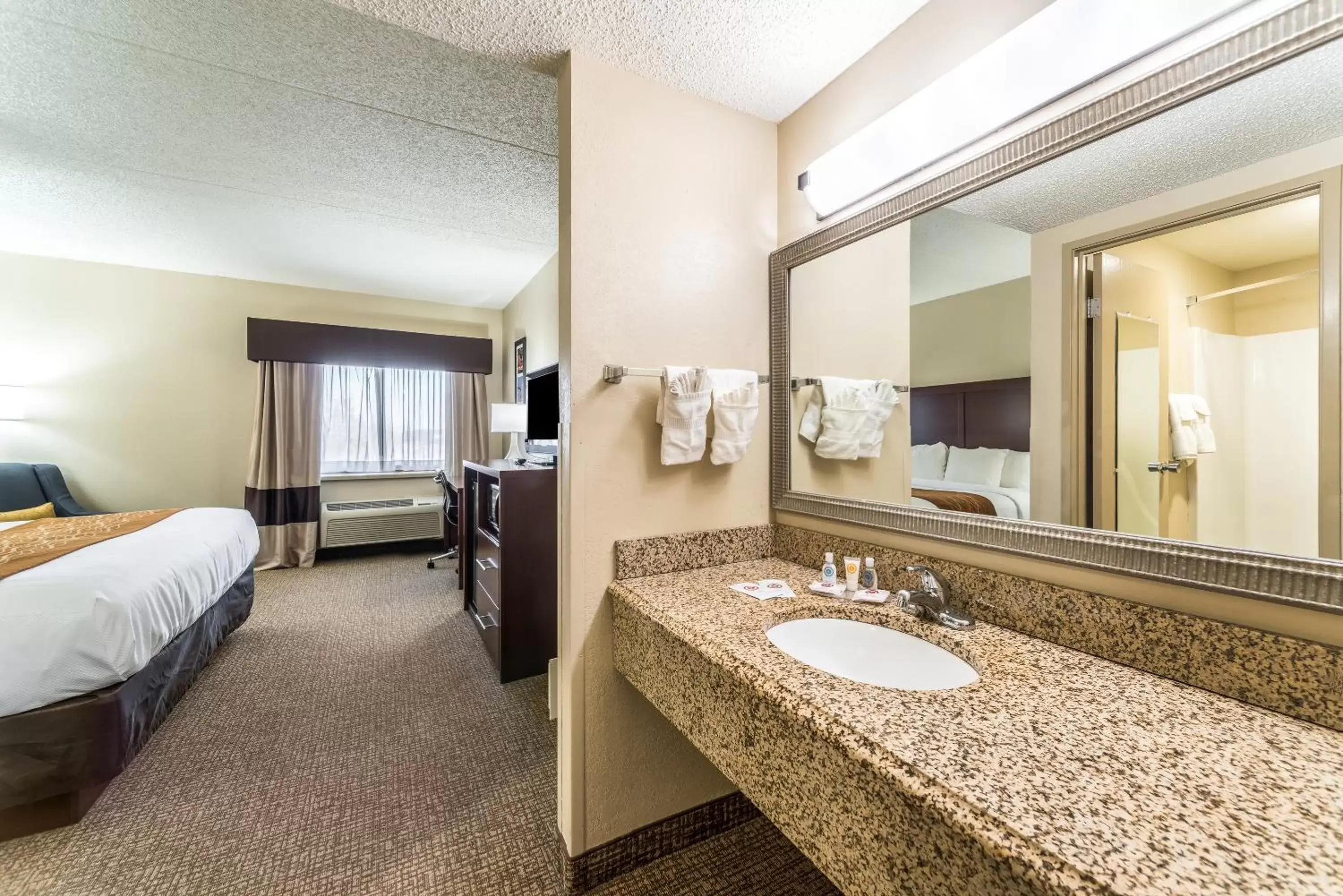 King Room - Non-Smoking in Comfort Inn Festus-St Louis South King Room - Non-Smoking in Comfort Inn Festus-St Louis South