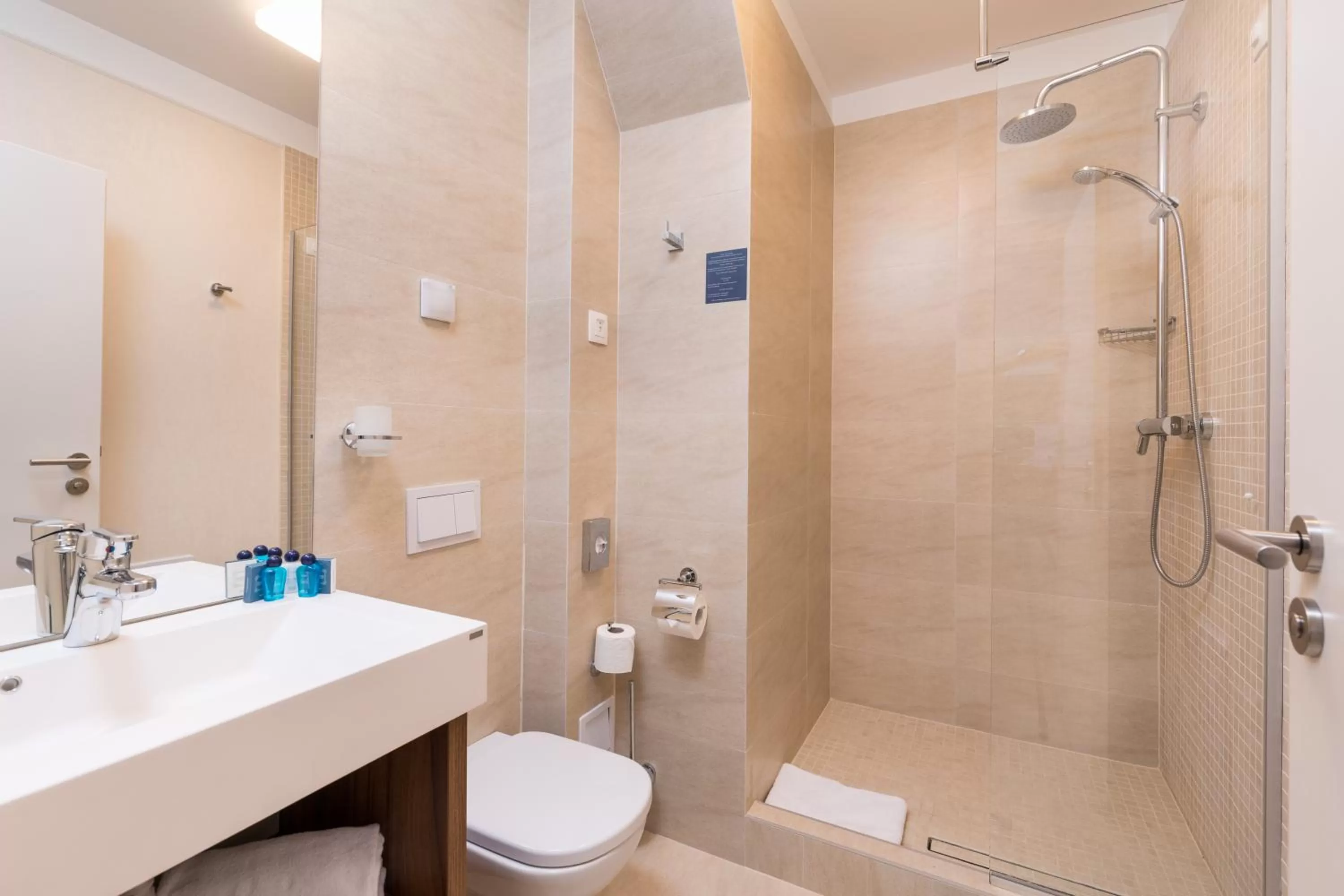 Bathroom in Concorde Old Bucharest Hotel