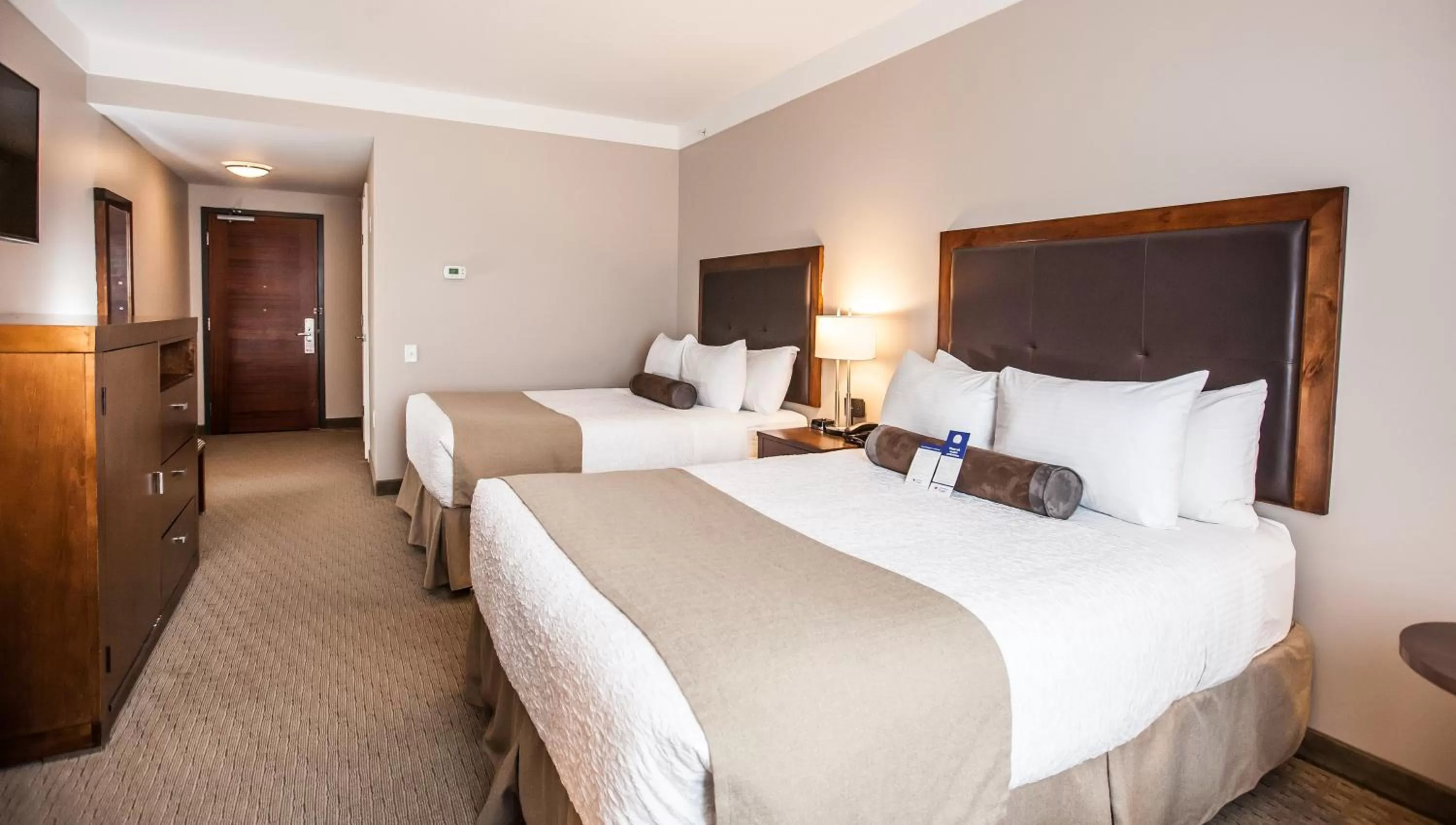 Photo of the whole room, Bed in Best Western Plus Revelstoke