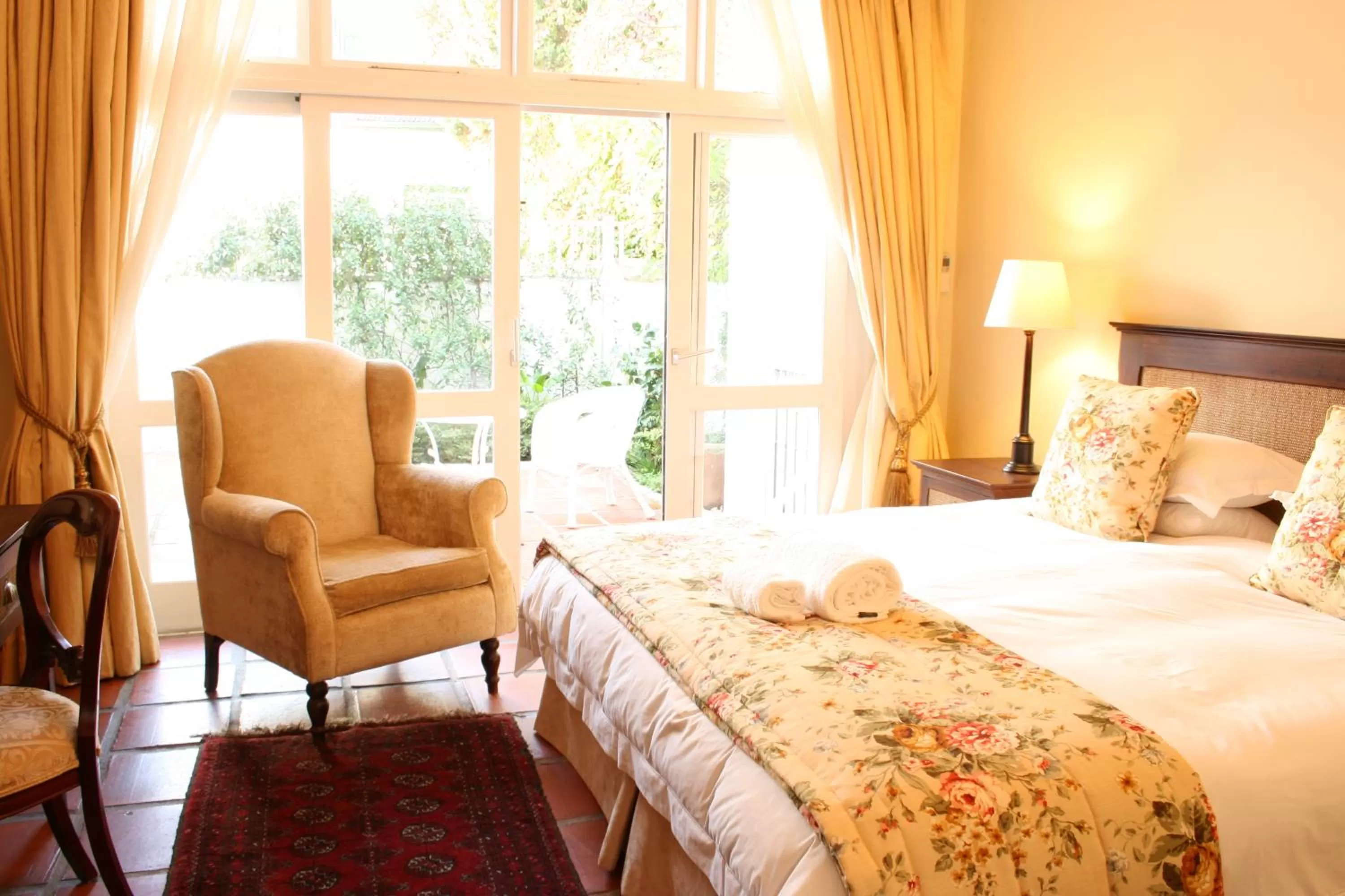 Patio, Bed in De Hoek Manor