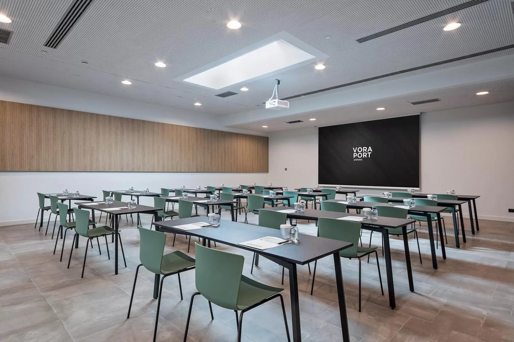 Business facilities in Acta Voraport