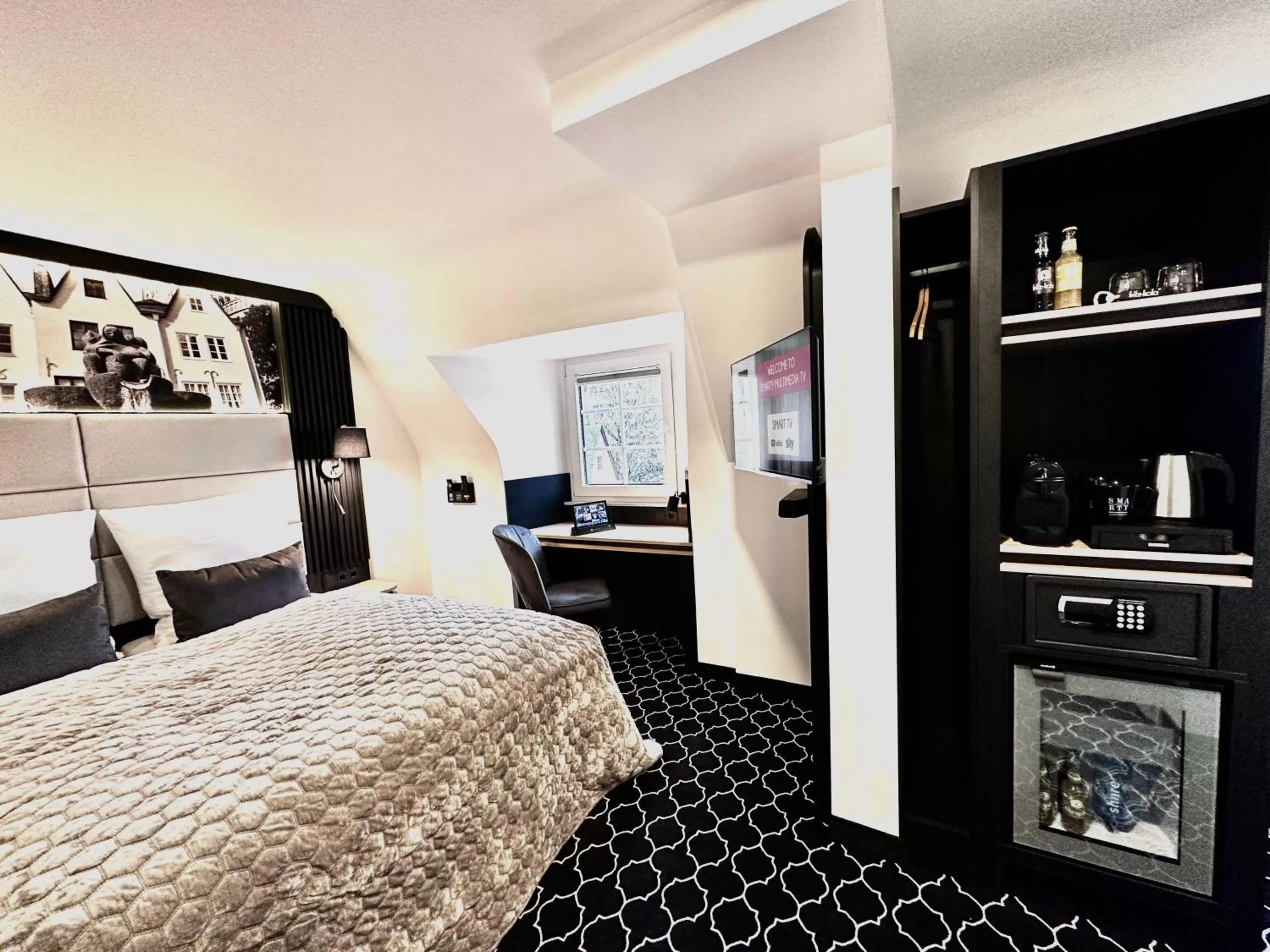 Coffee/tea facilities, Bed in Rhein Hotel St. Martin